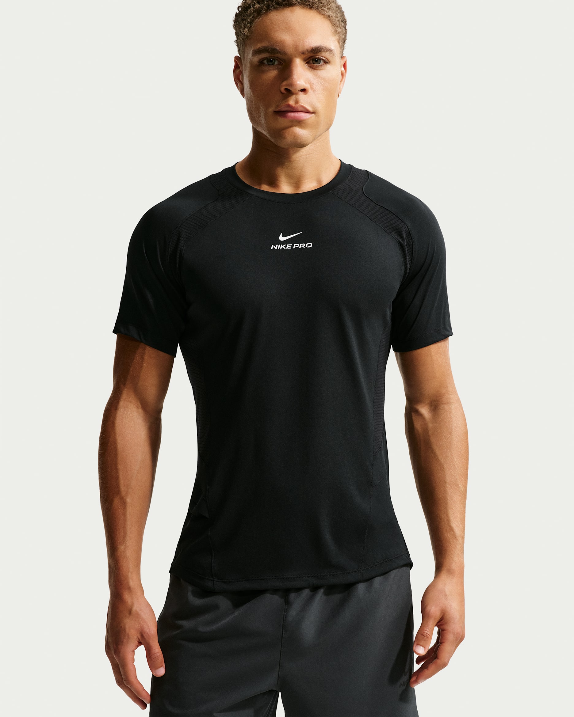 Ανδρική κοντομάνικη μπλούζα Dri-FIT ADV Nike Pro Training - Μαύρο/Μαύρο/Λευκό