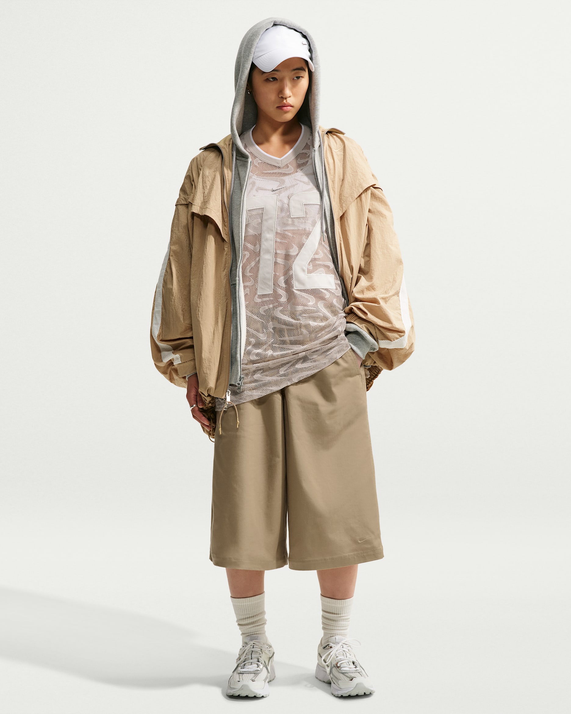 Nike Sportswear 女款寬版中腰傘兵短褲 - Parachute Beige/Parachute Beige