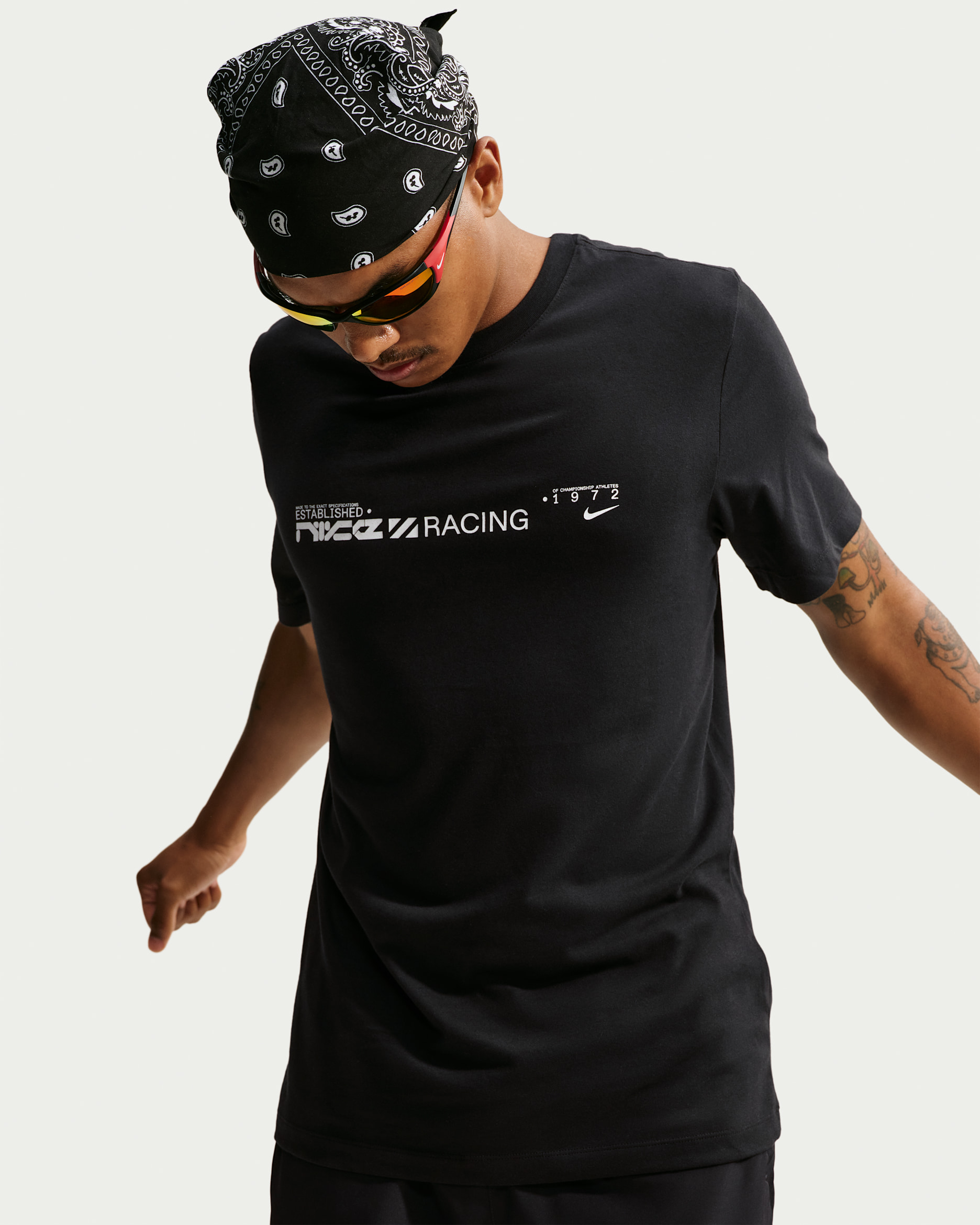 Playera de correr Dri-FIT con gráfico para hombre Nike - Negro/Blanco