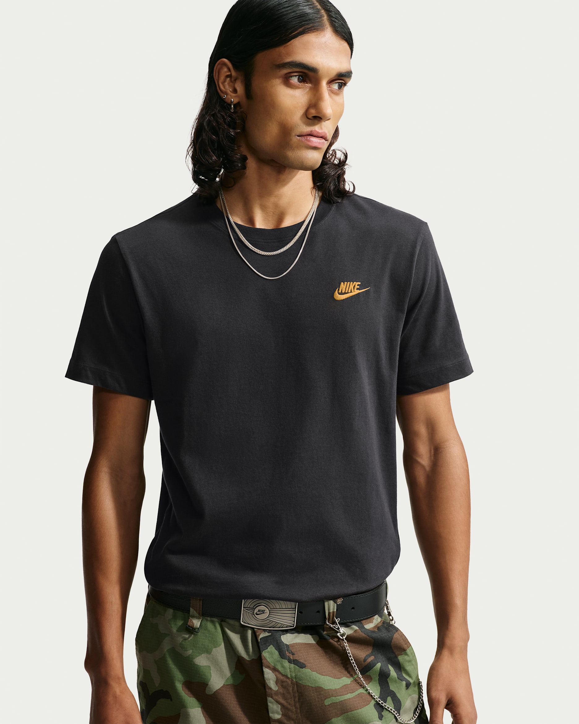 Nike Sportswear Club Men's T-Shirt - Black/Metallic Gold/Flat Gold