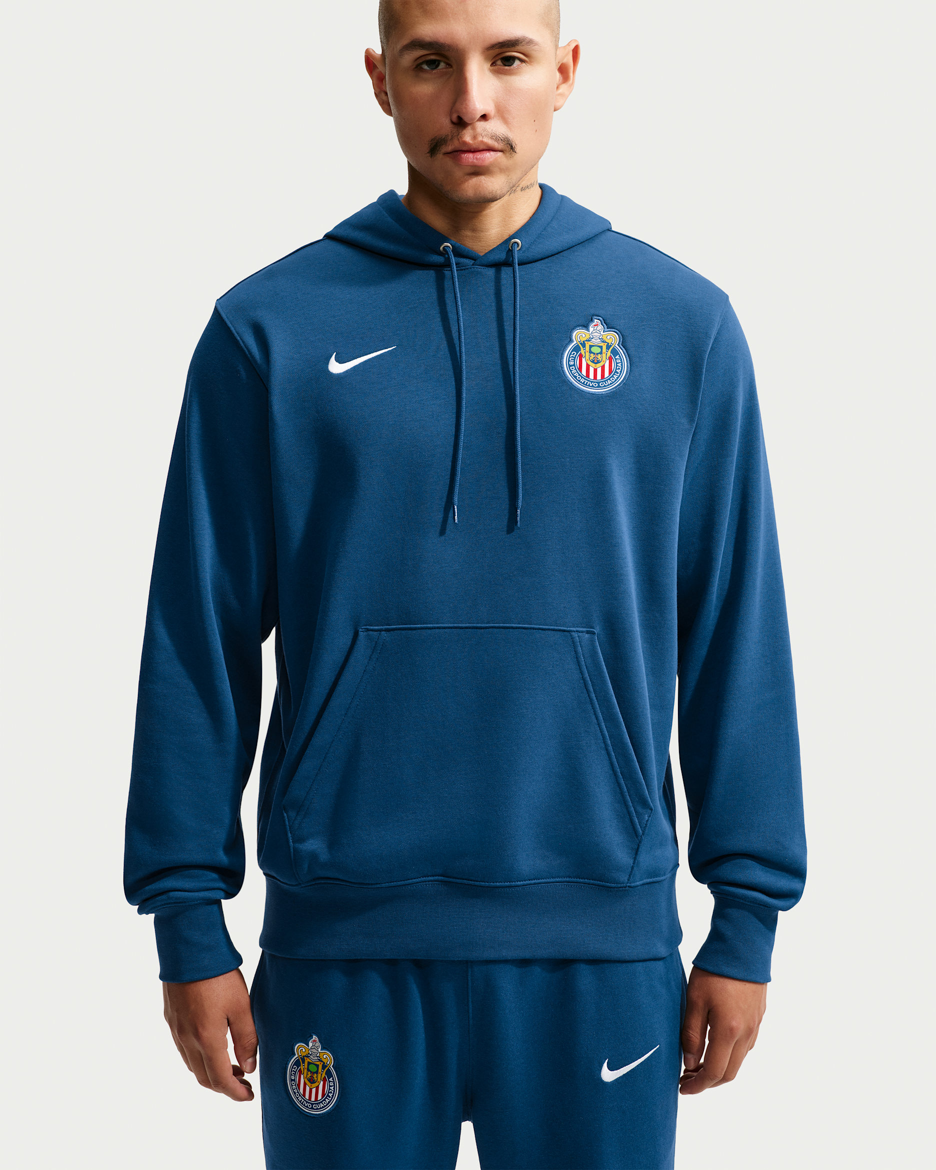 Sudadera con gorro sin cierre de futbol de French Terry Nike Club para hombre Chivas - Azul valiente/Blanco
