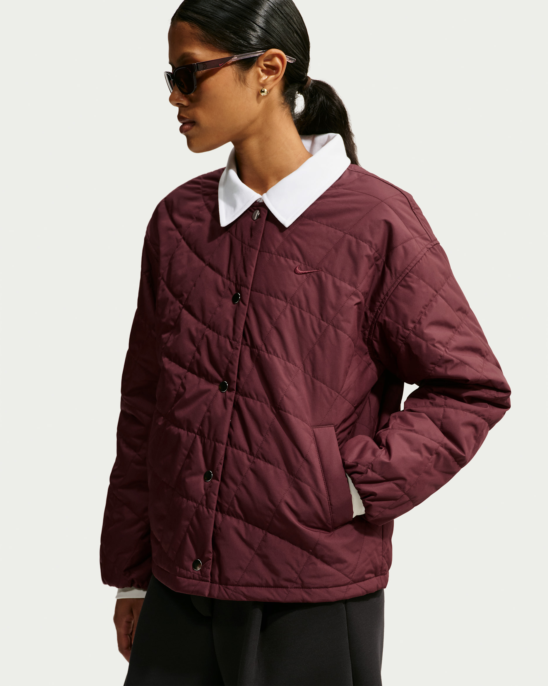 Chamarra Therma-FIT acolchada rojiza para mujer Nike Sportswear - Dátil místico/Dátil místico