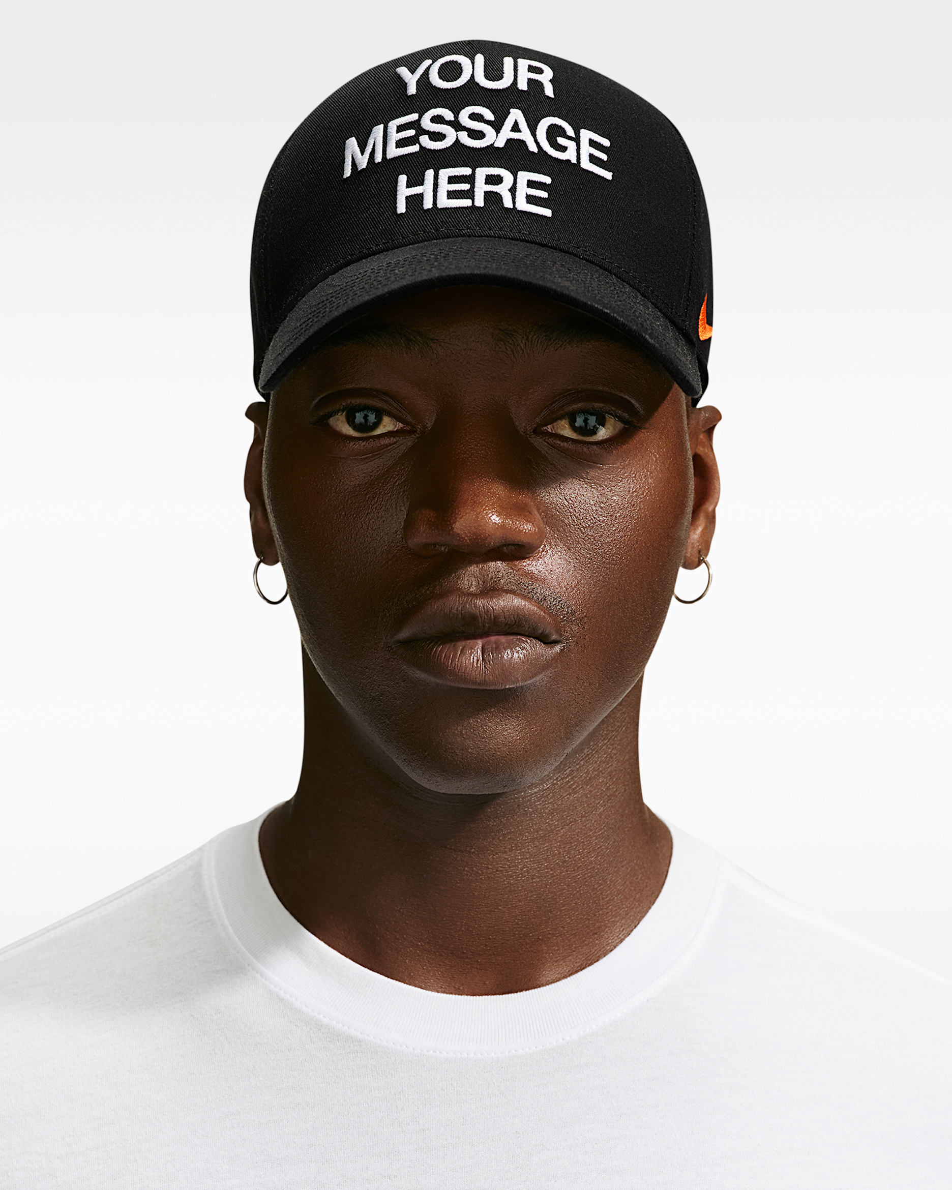 Nike Rise 'Your Message Here' gestructureerde A-Frame pet - Zwart/Wit/Safety Orange