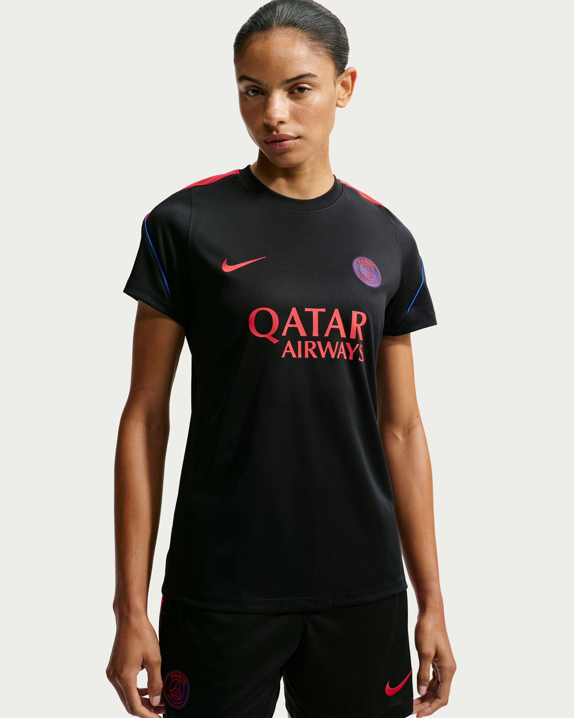 Kortärmad fotbollströja Paris Saint-Germain Strike Nike Dri-FIT för kvinnor - Svart/Hyper Royal/Global Red/Global Red