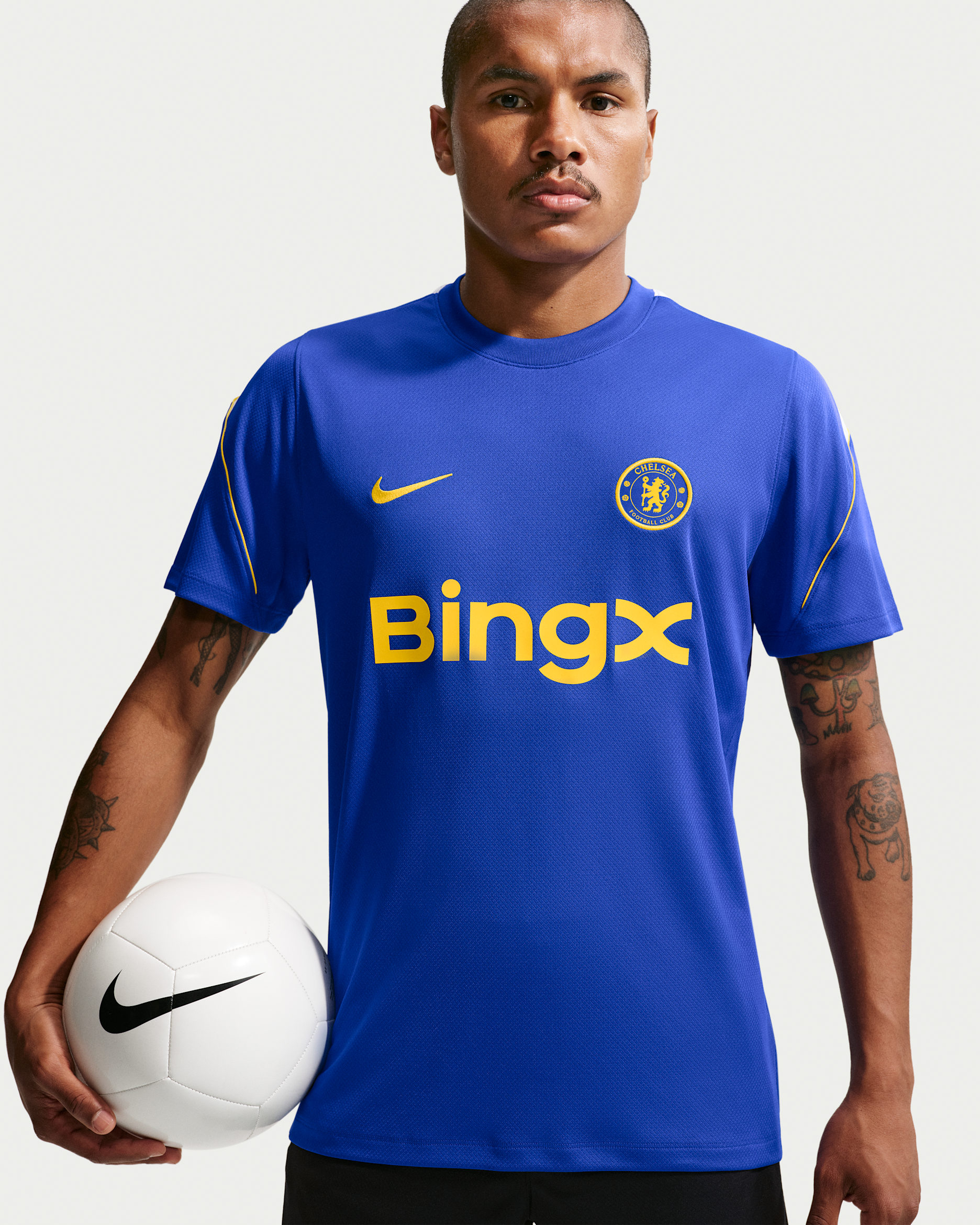 Chelsea FC Strike Men's Nike Soccer Dri-FIT Short-Sleeve Top - Bright Blue/Midwest Gold/White/Midwest Gold