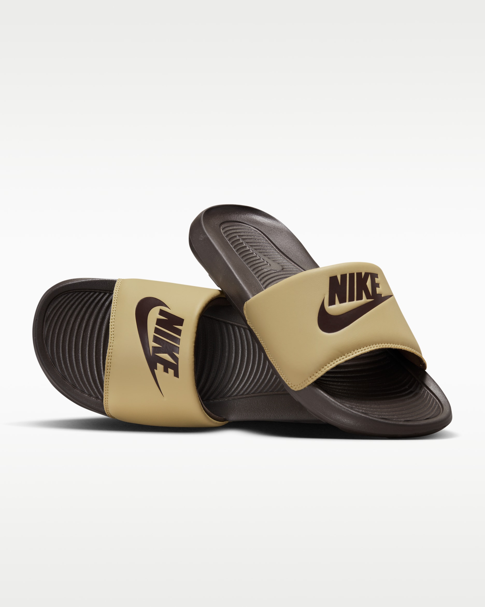 Nike Victori One 男款拖鞋 - Wheat Grass/Baroque Brown