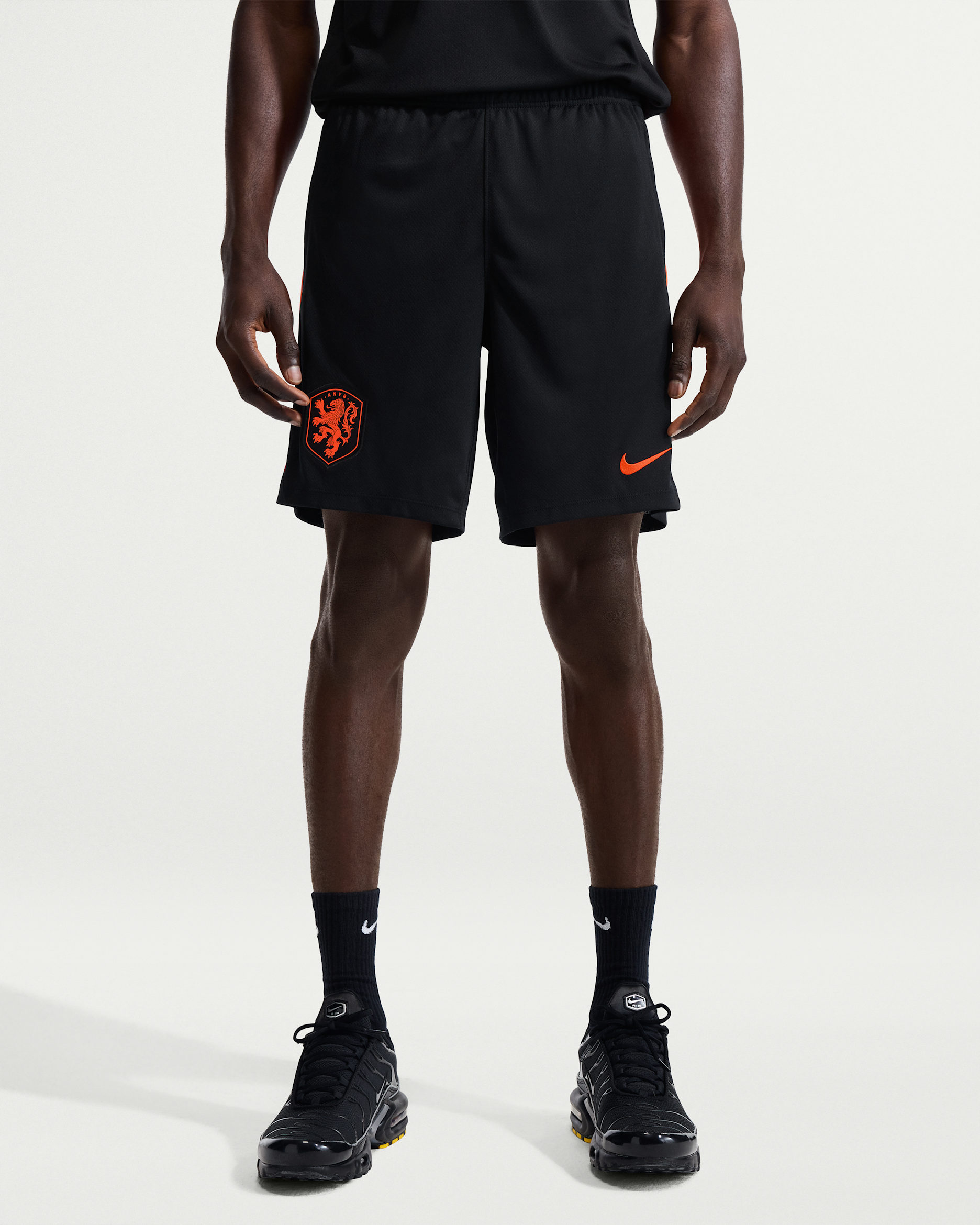Niederlande Strike Nike Dri-FIT Fußballshorts aus Strickmaterial (Herren) - Schwarz/Hyper Crimson/Hyper Crimson