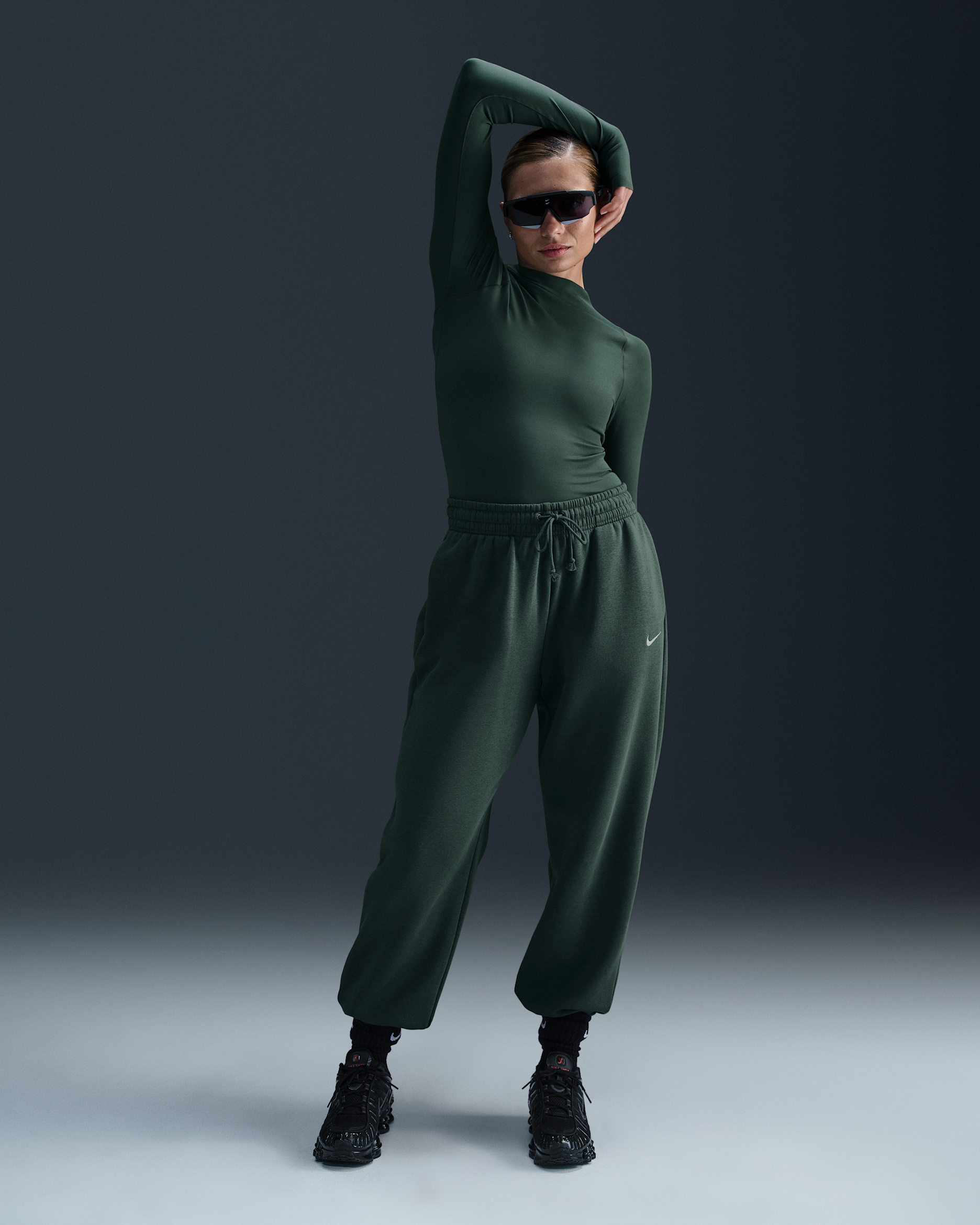 Pants de entrenamiento oversized de tiro alto para mujer Nike Sportswear Phoenix Fleece - Verde vintage/Vela