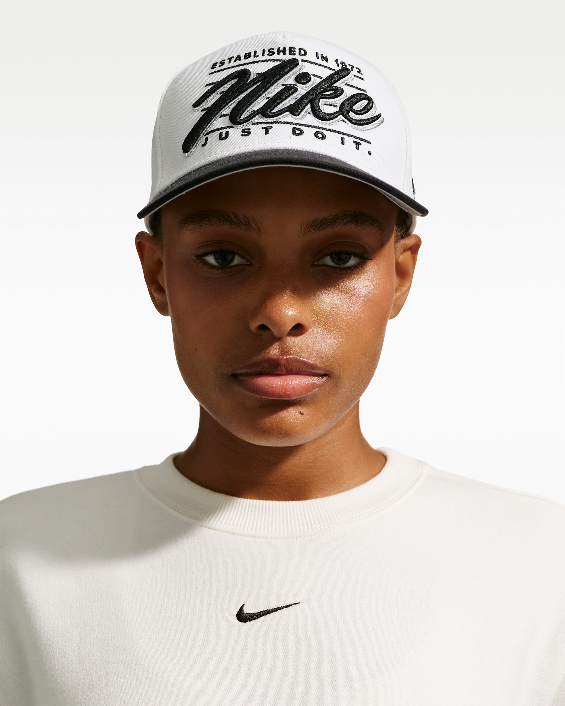 Nike Rise Structured A-Frame Cap - White/Black/Light Smoke Grey/Metallic Silver