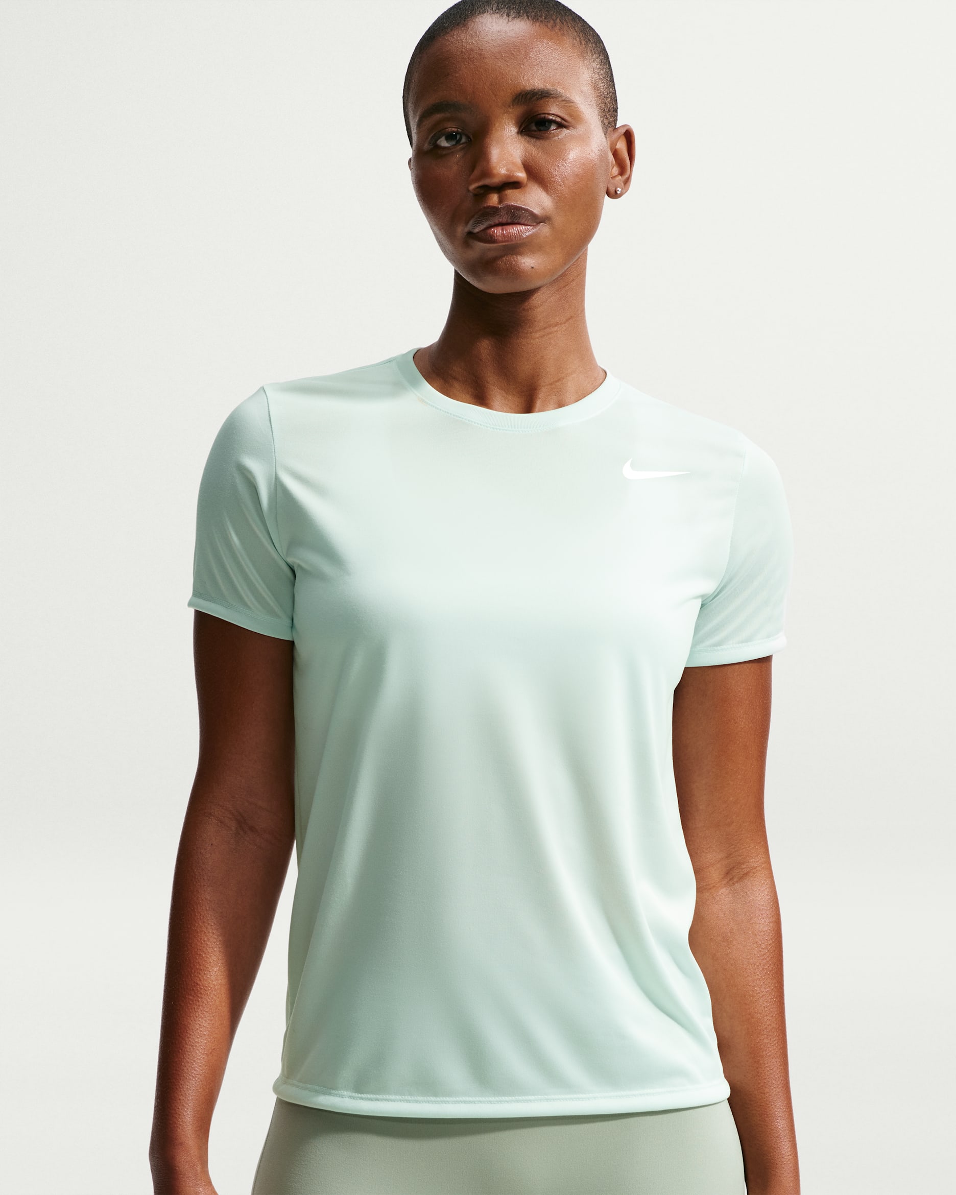 Playera para mujer Nike Dri-FIT - Verde ligero/Blanco