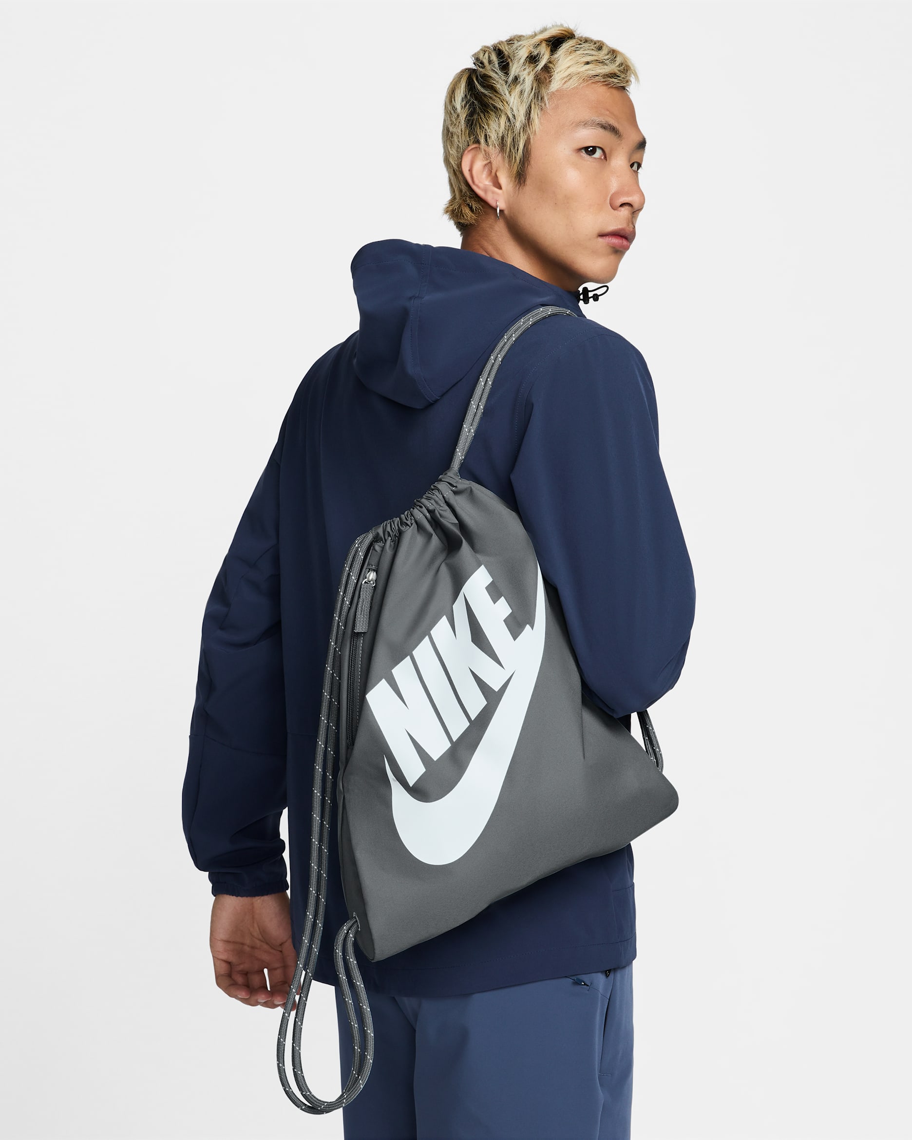 Sacca con laccetti Nike Heritage (13 l) - Smoke Grey/Smoke Grey/Summit White