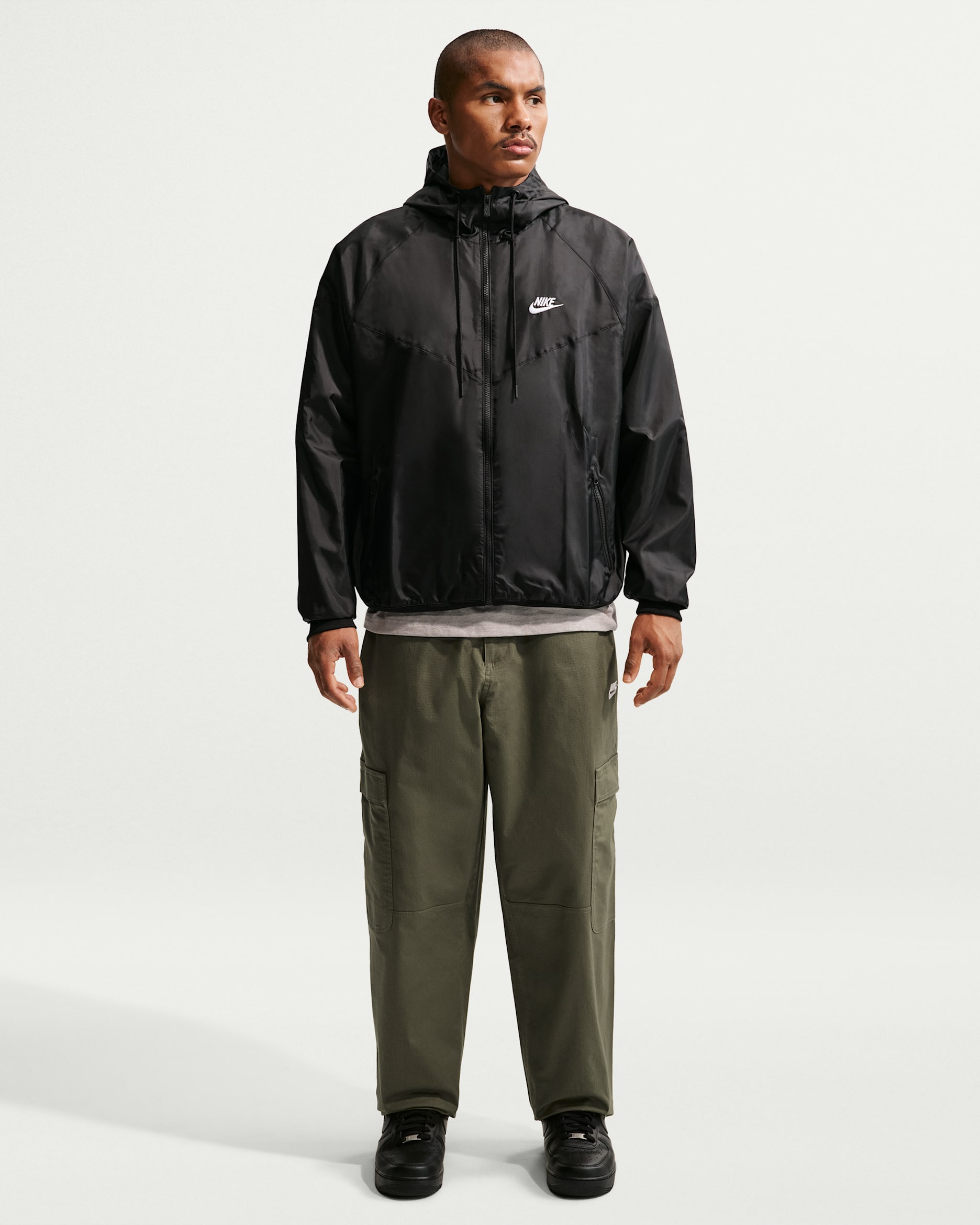 Vævede Nike Sportswear Club-cargobukser til mænd - Medium Olive/hvid