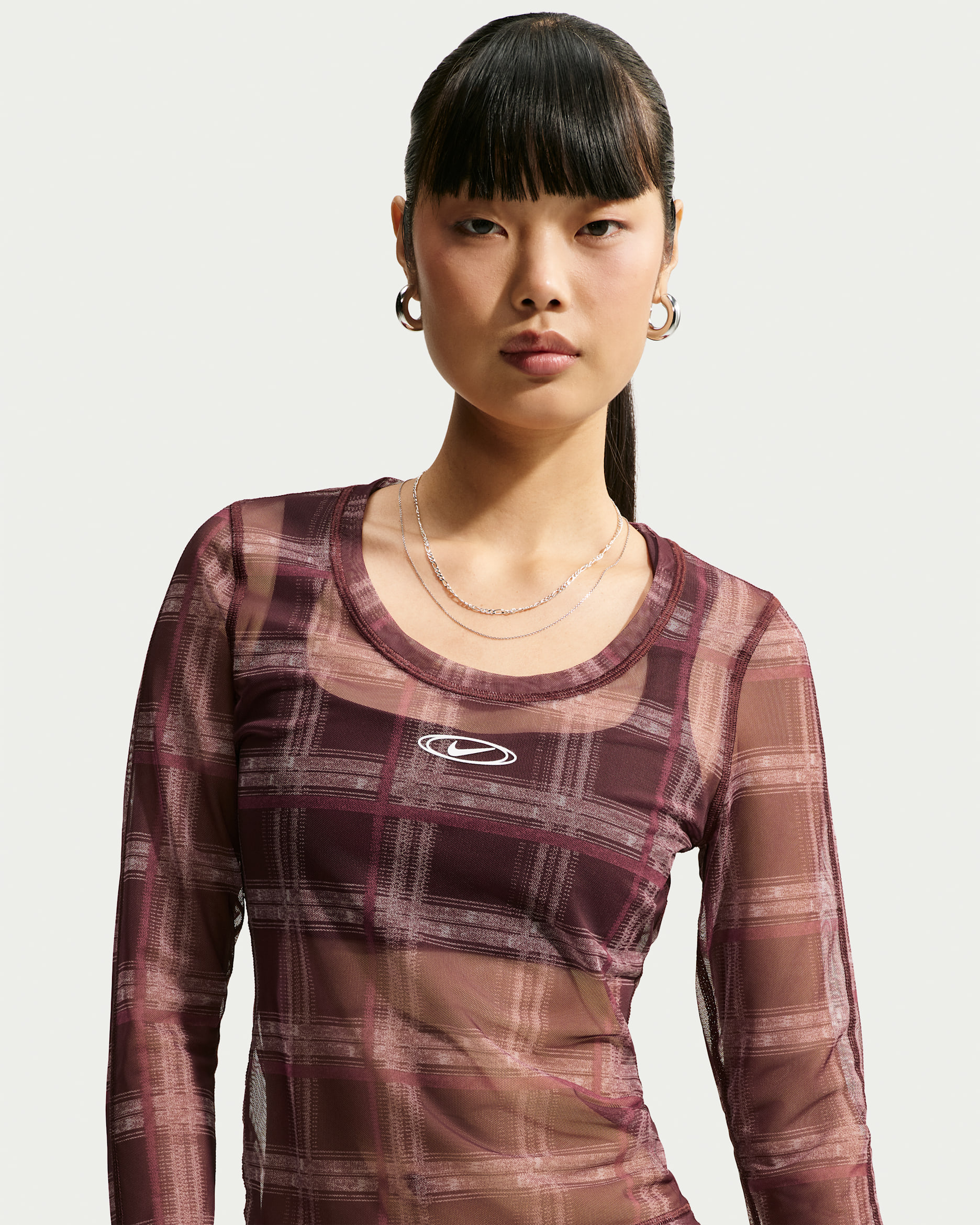 Nike Sportswear kariertes Mesh-Longsleeve-Oberteil mit schmaler Passform (Damen) - Mystic Dates/Weiß