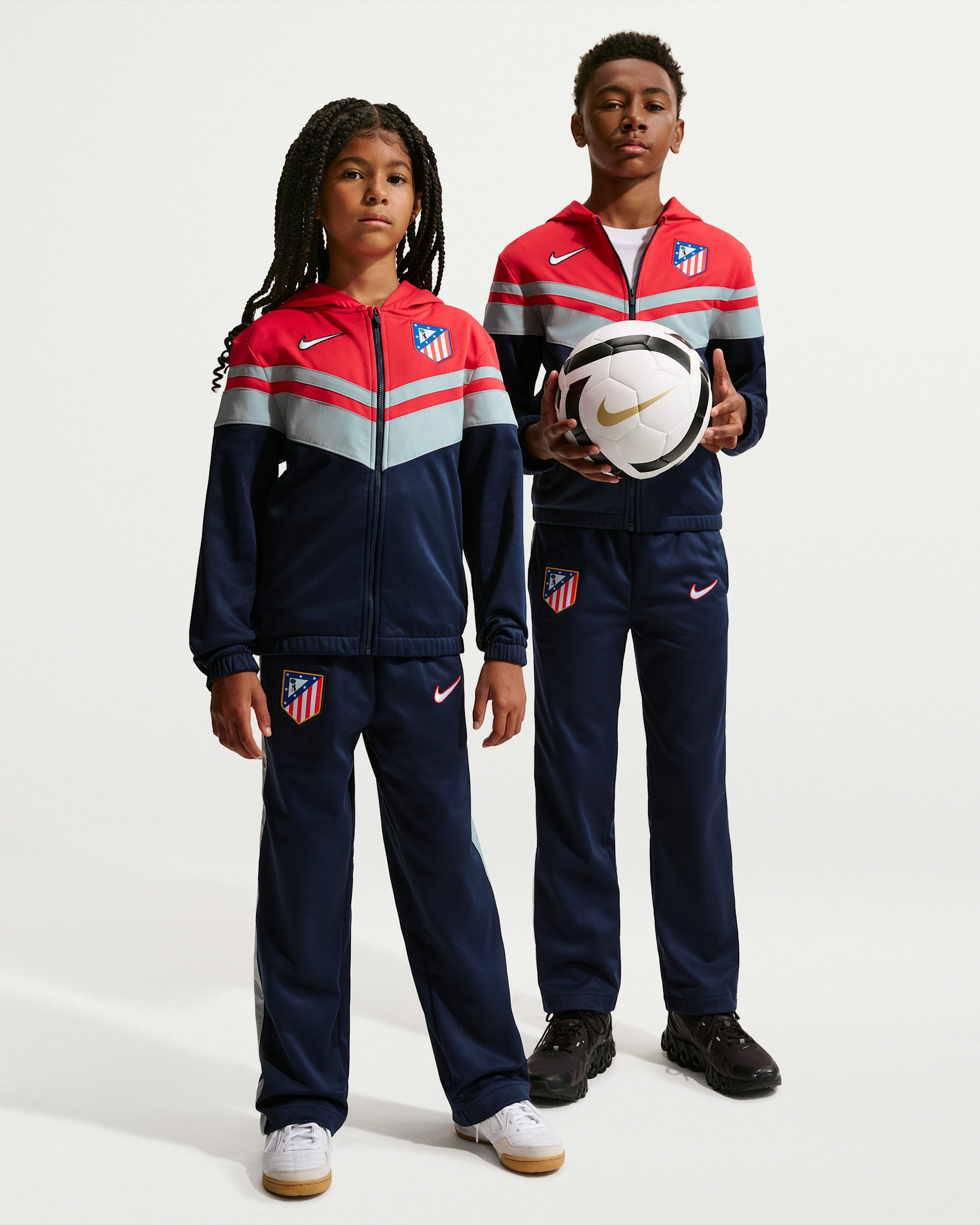 Atlético Madrid Third Nike Dri-FIT Fußball-Trainingsanzug mit Kapuze (ältere Kinder) - Salsa Red/Obsidian/Light Pumice/Weiß