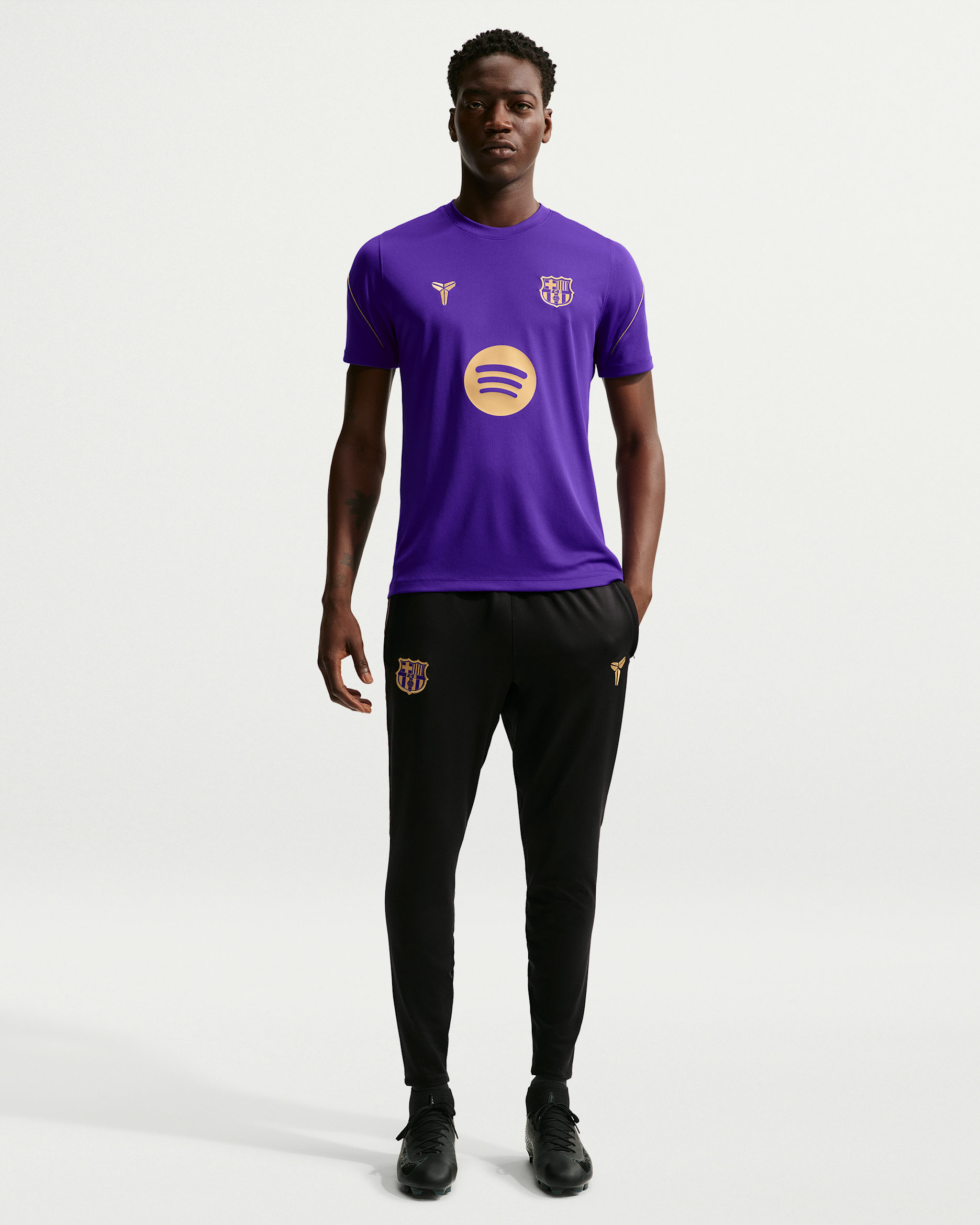 FC Barcelona Strike idegenbeli Kobe Dri-FIT kötött férfi futballnadrág - Fekete/Field Purple/Metallic Gold