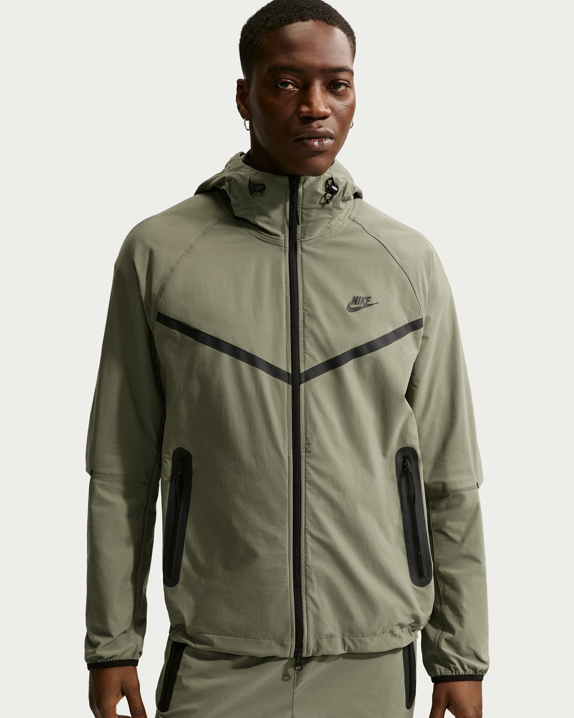 Chamarra Windrunner Nike Tech Dri-FIT de tejido Woven y cierre completo para hombre - Salvia plata/Salvia plata/Negro