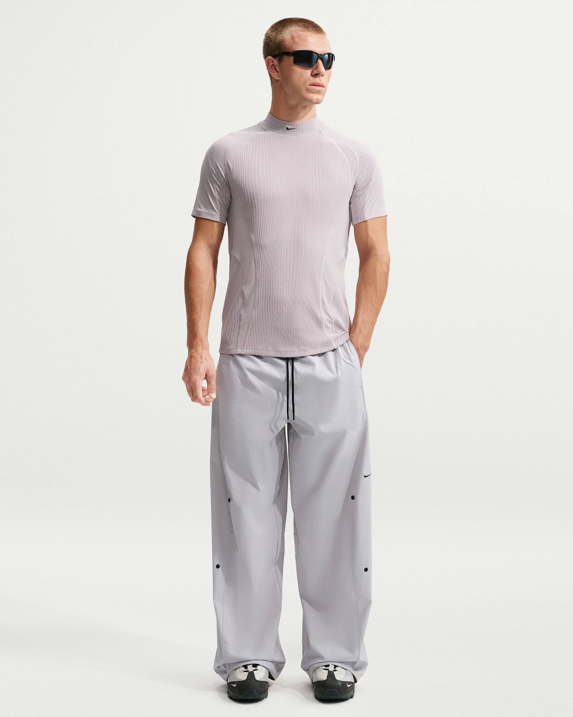 Nike Tech Helios Men's Dri-FIT Pants - Grey Fog/Black