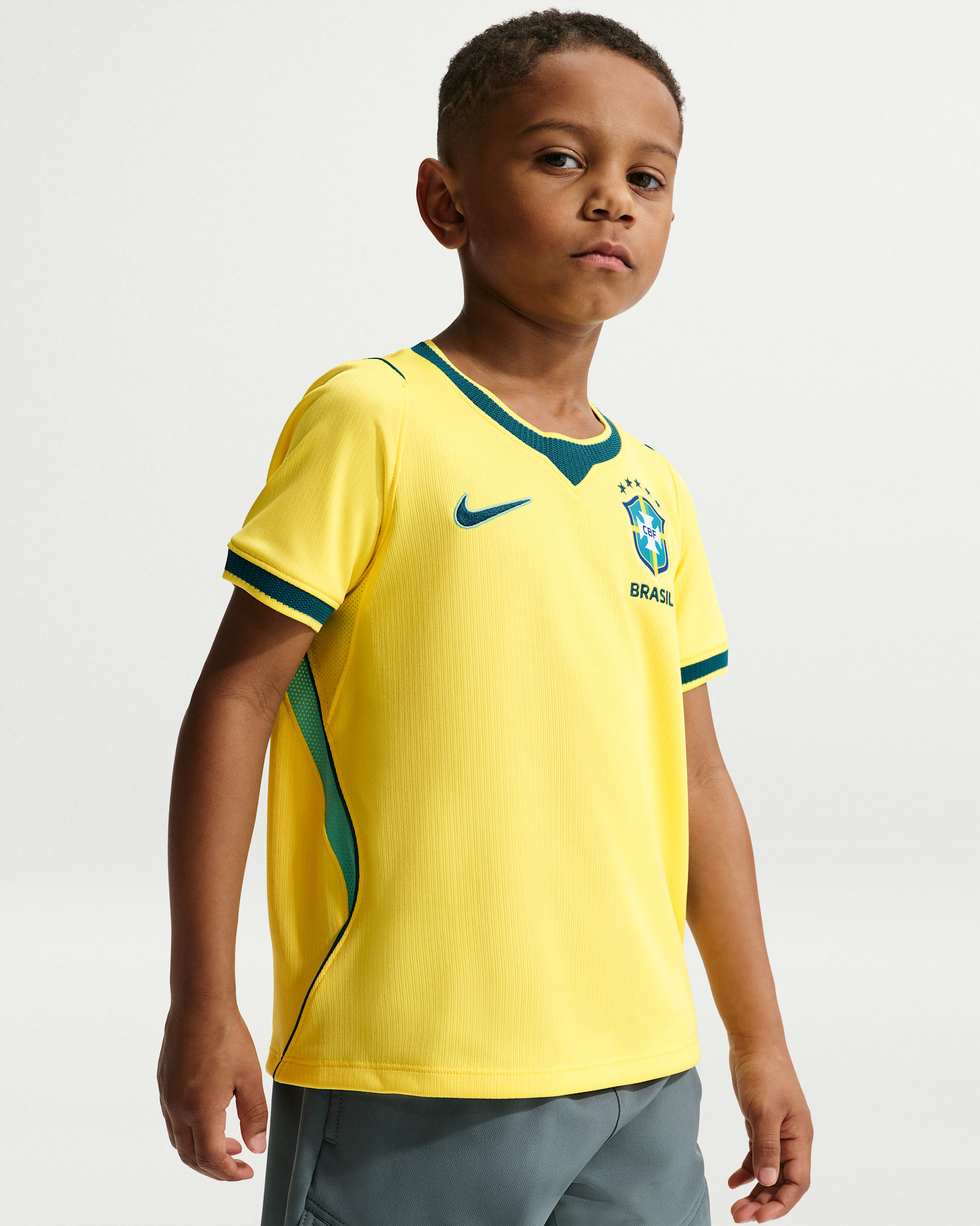 Jersey de fútbol Nike Dri-FIT Replica de Brasil local 2026 Stadium para niños talla pequeña - Canario/Menta claro/Azul verdoso geoda