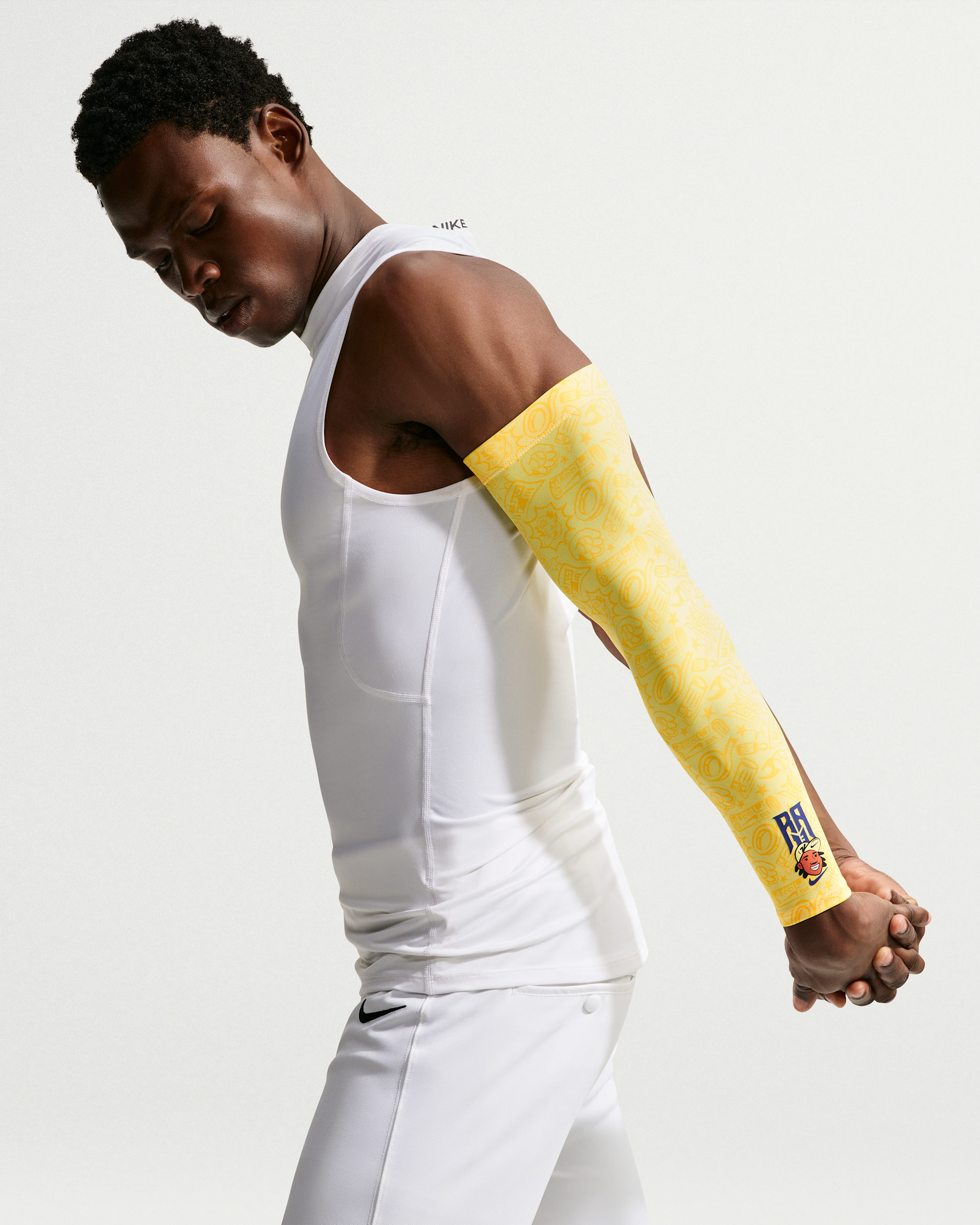 Manga de béisbol Nike Pro Dri-FIT Ronald Acuña Jr. - Naranja láser/Oro medio oeste/Royal intenso
