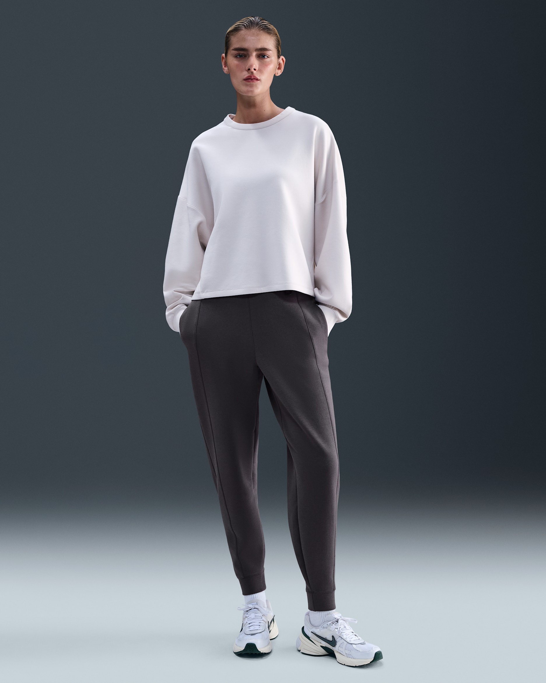 Nike 24.7 ImpossiblySoft Dri-FIT joggingbroek met halfhoge taille voor dames - Thunder Grey/Dark Shadow