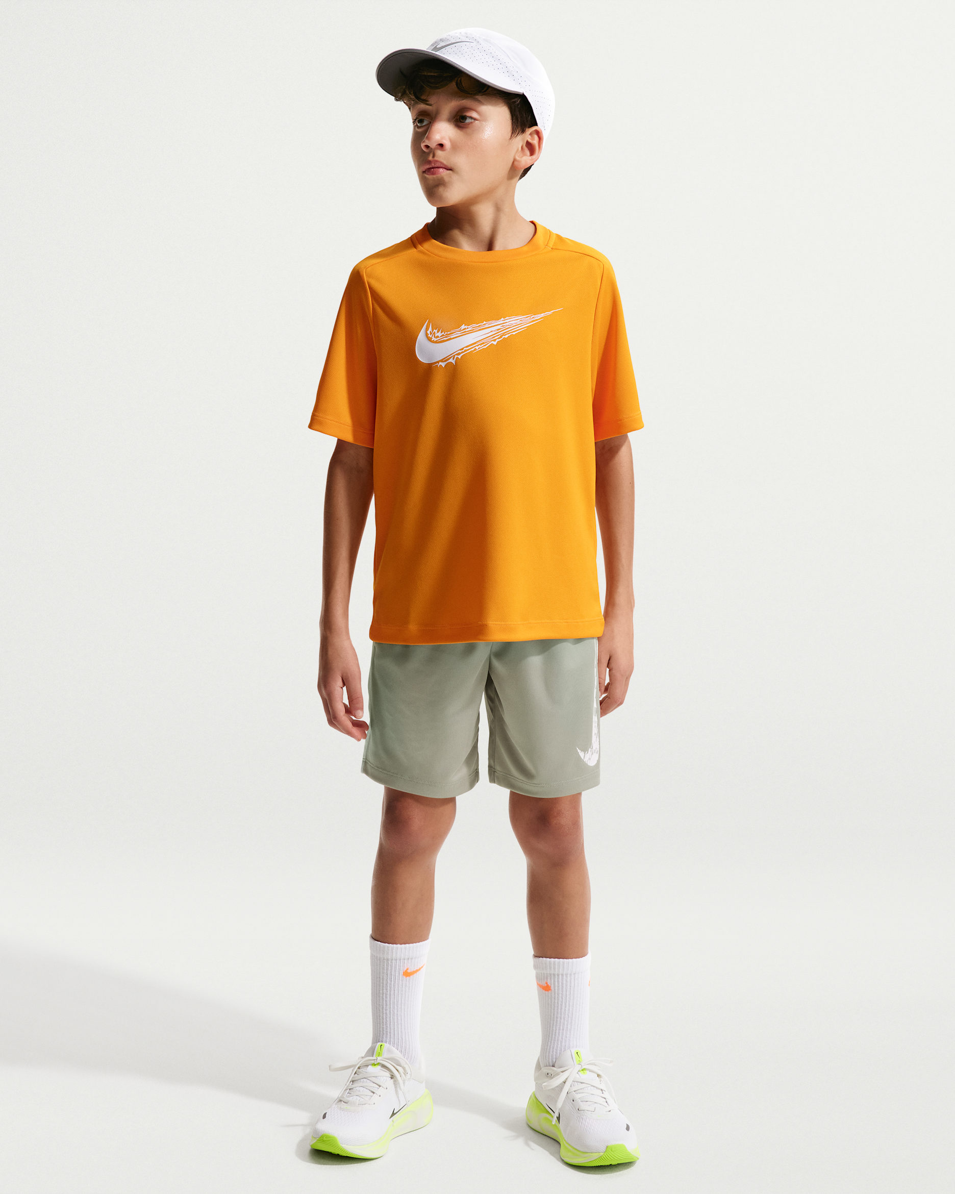 Shorts Dri-FIT para niño talla grande Nike Trophy23 - Niebla pícea/Verde ligero/Blanco