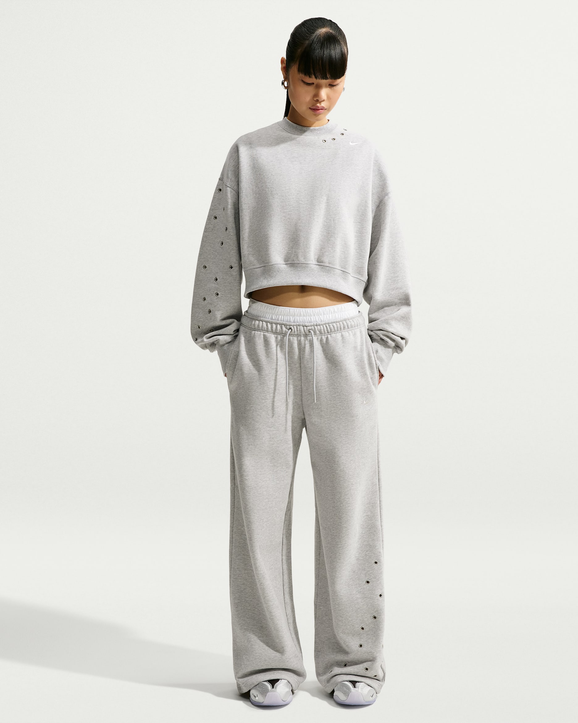 Dámské středně silné kalhoty Nike Studio Fleece se středně vysokým pasem a širokými nohavicemi - Wolf Grey/Heather/Grey Fog/Sail