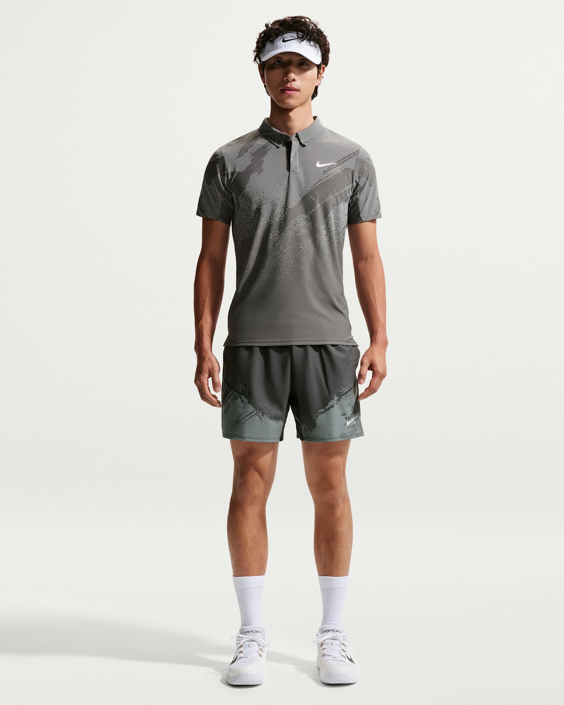 ナイキコート スラム メンズ Dri-FIT テニスショートパンツ - アンスラサイト/クールグレー/ホワイト