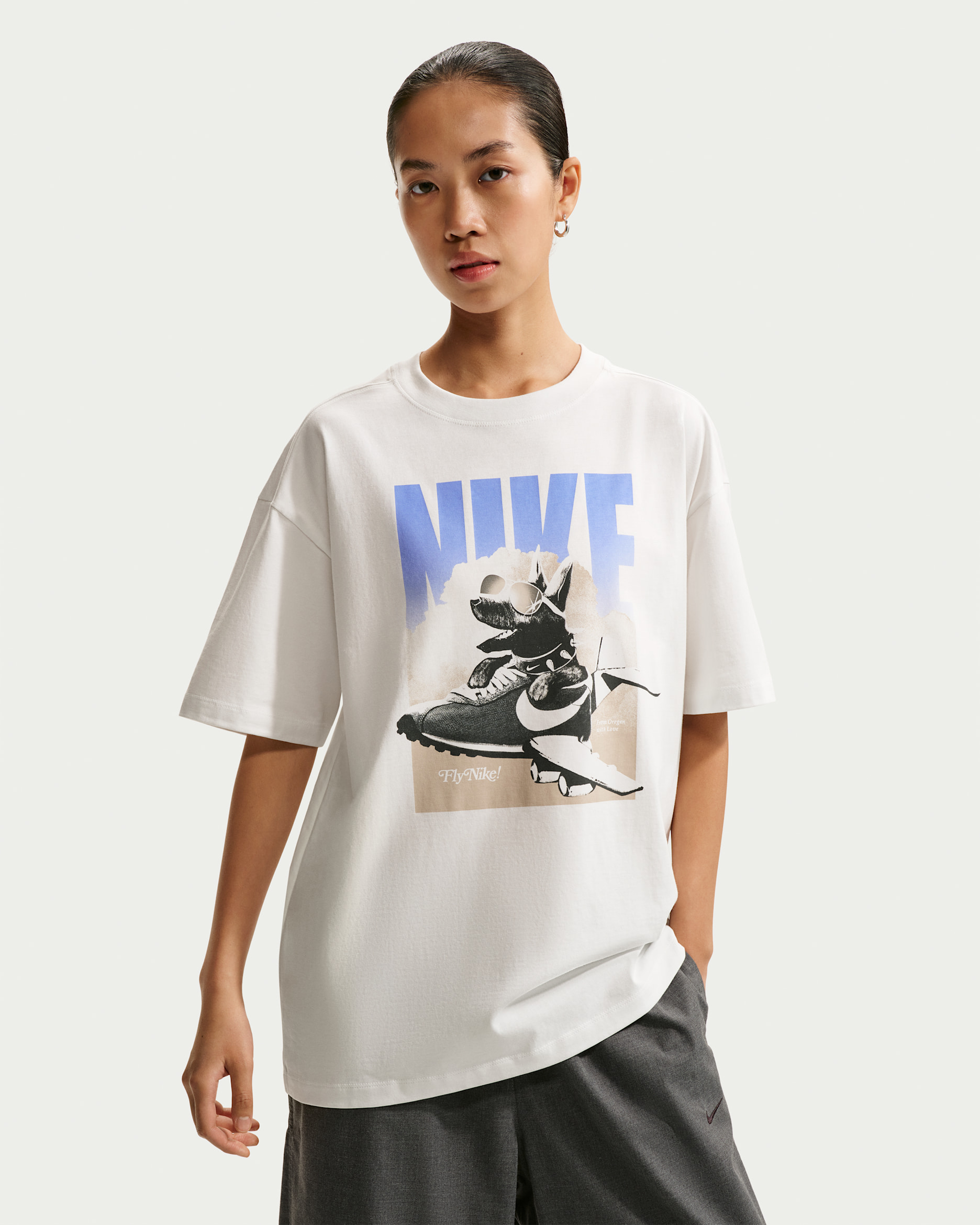 Nike Sportswear Women's Graphic T-Shirt - Summit White