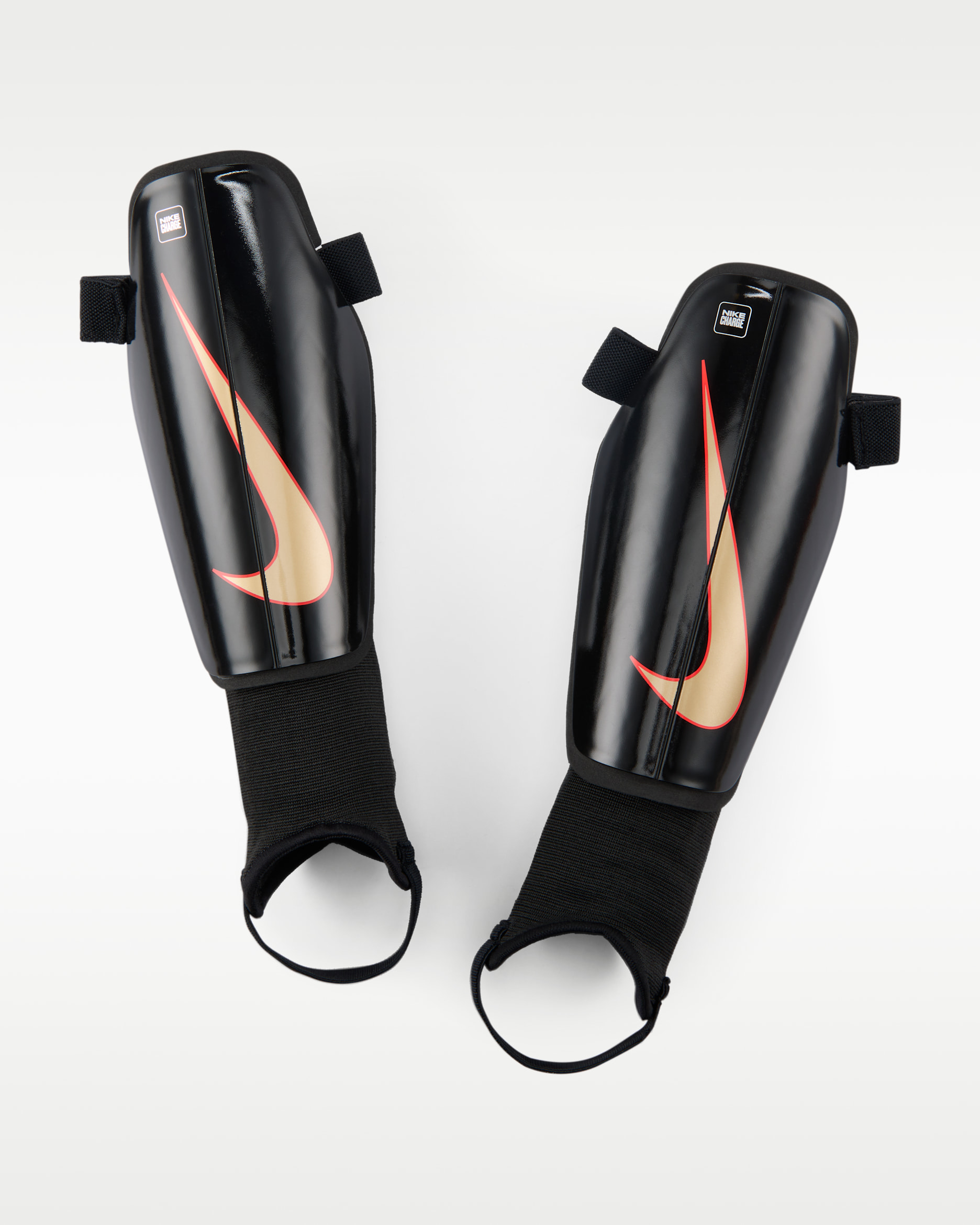 Espinillera de fútbol Nike Charge - Negro/Carmesí brillante/Difuso