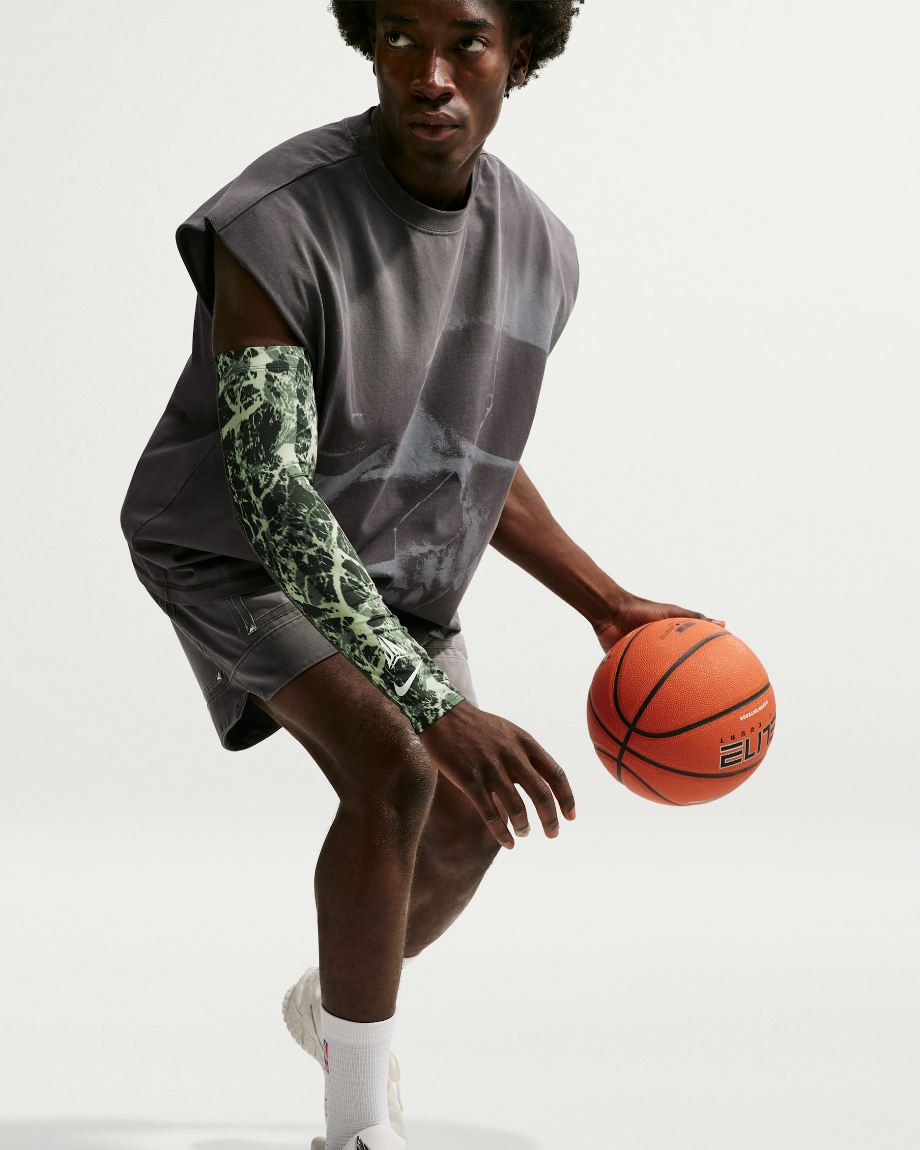 ปลอกแขนบาสเก็ตบอล Dri-FIT Ja - Black Spruce/Olive Aura/ดำ