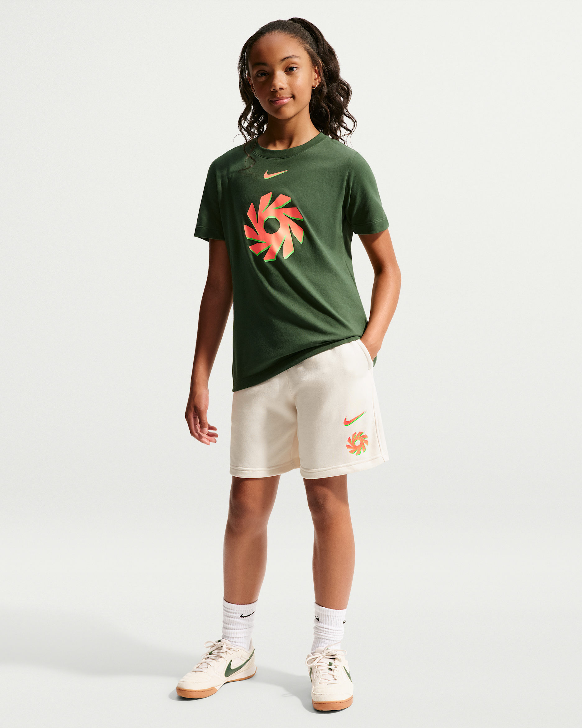 Erling Haaland Club Fleece Pantalón corto de fútbol Nike - Niño/a - Phantom/Hot Punch