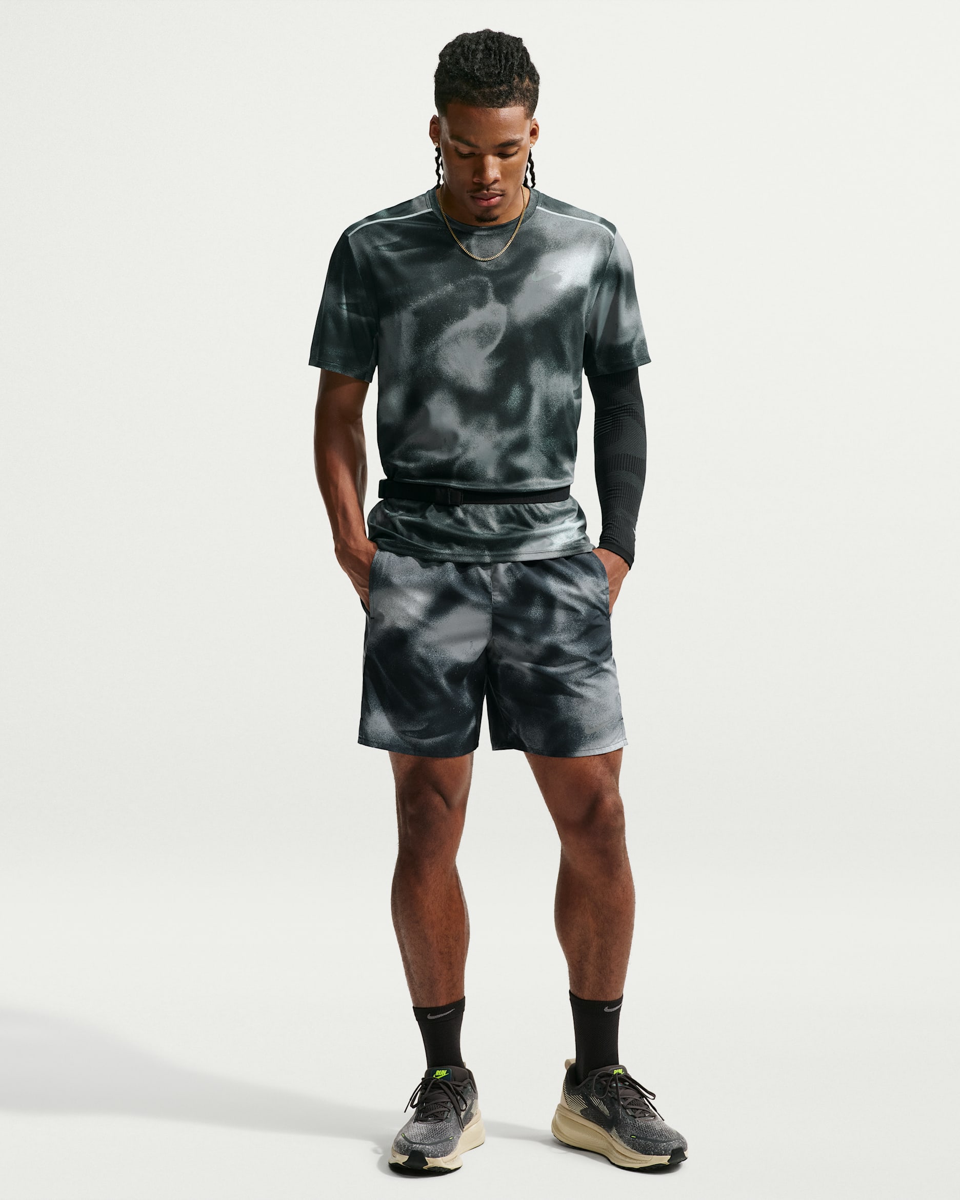Nike Miler Dri-FIT fôret løpeshorts til herre (18 cm) - Svart