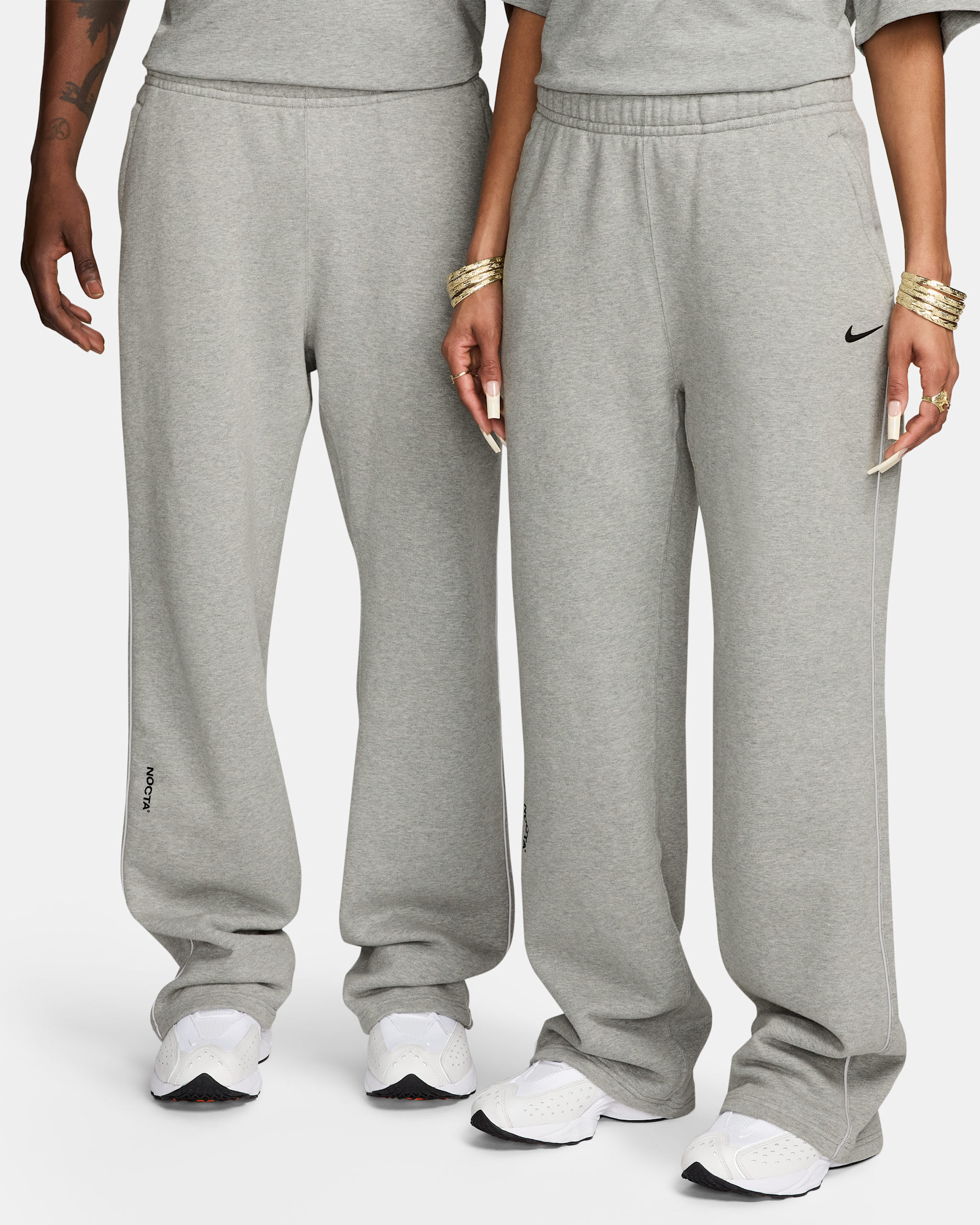 Pants de entrenamiento de tejido Fleece con dobladillo abierto CS NOCTA - Gris oscuro jaspeado/Plata mate/Negro