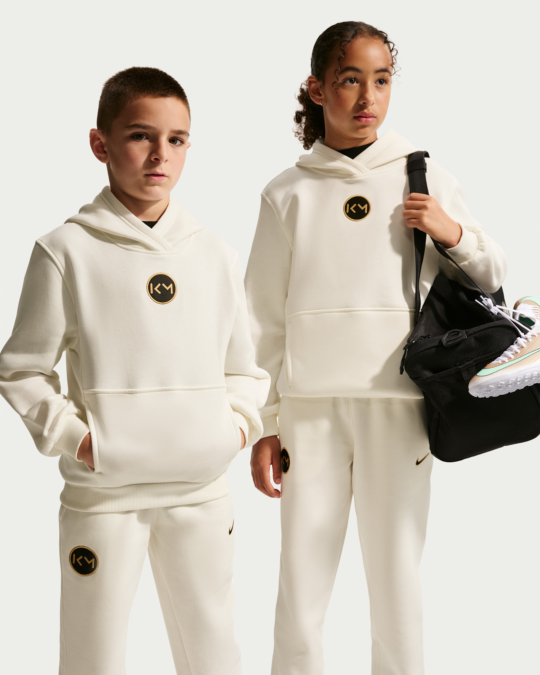 Kylian Mbappé Club Fleece Older Kids' Nike Football Hoodie - Sail/Metallic Gold
