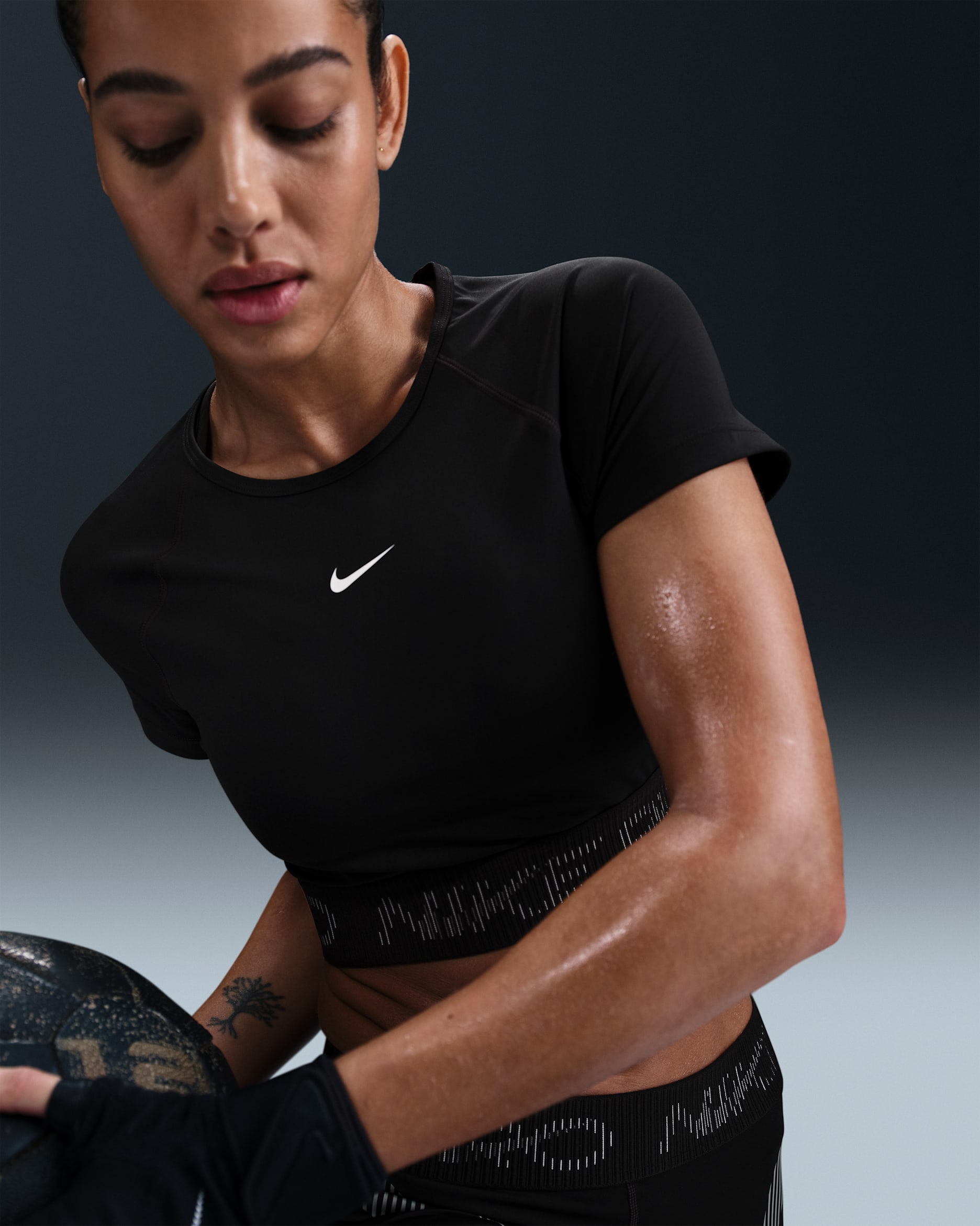Nike Pro Women's Dri-FIT Short-Sleeve Cropped Graphic Top - Black/Cool Grey/White/White