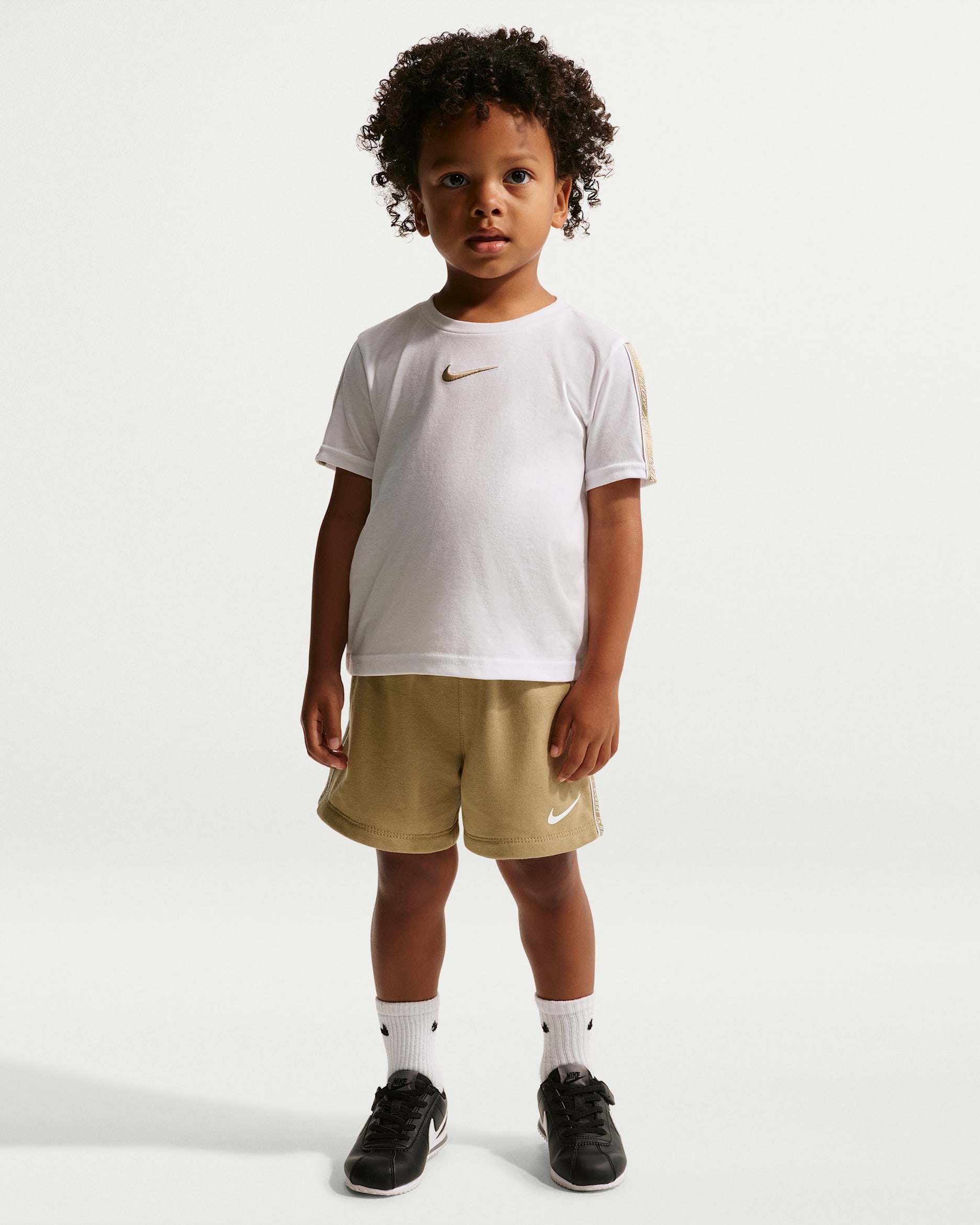 Conjunto de 2 piezas de shorts de tejido Knit infantil Nike Poly Pack - Beige paracaídas