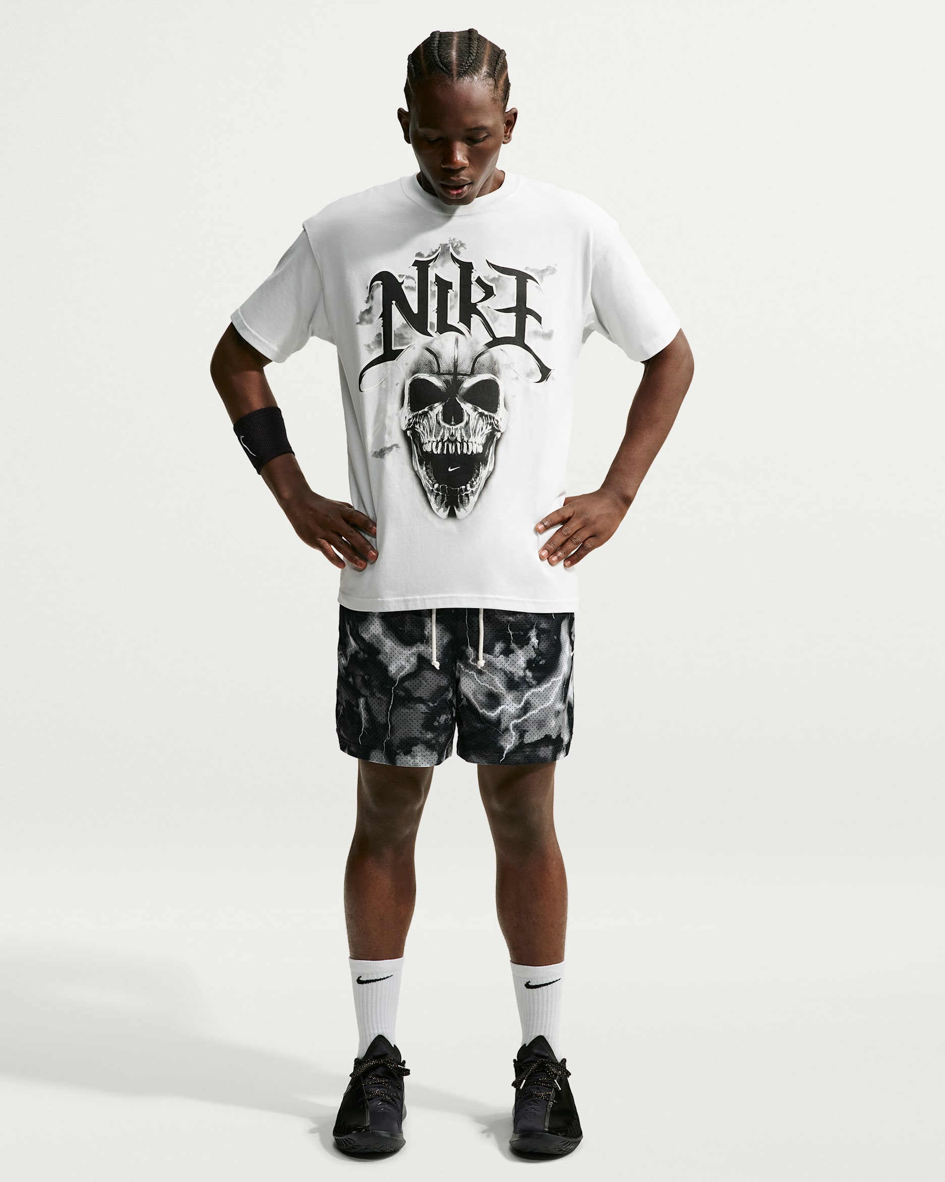 Nike Standard Issue Men's Dri-FIT 5" Mesh Basketball Shorts - Smoke Grey/Black/Pale Ivory