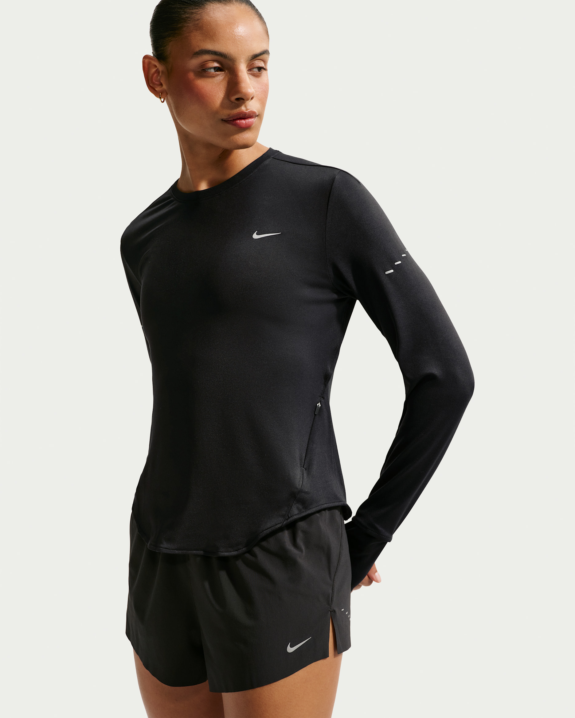 Nike Swift Dri-FIT hardlooptop met ronde hals, lange mouwen en uv-bescherming voor dames - Zwart