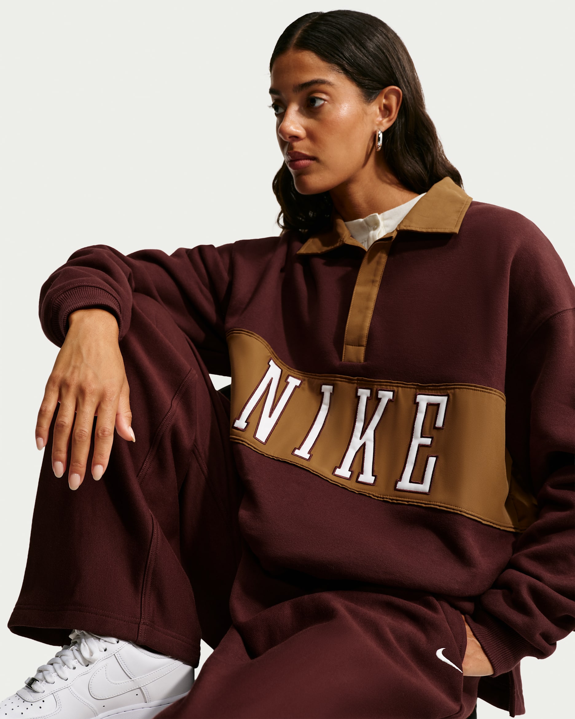 Sudadera de rugby oversized para mujer Nike Studio Fleece Medium Weight - Dátil místico/Tostado británico claro/Vela