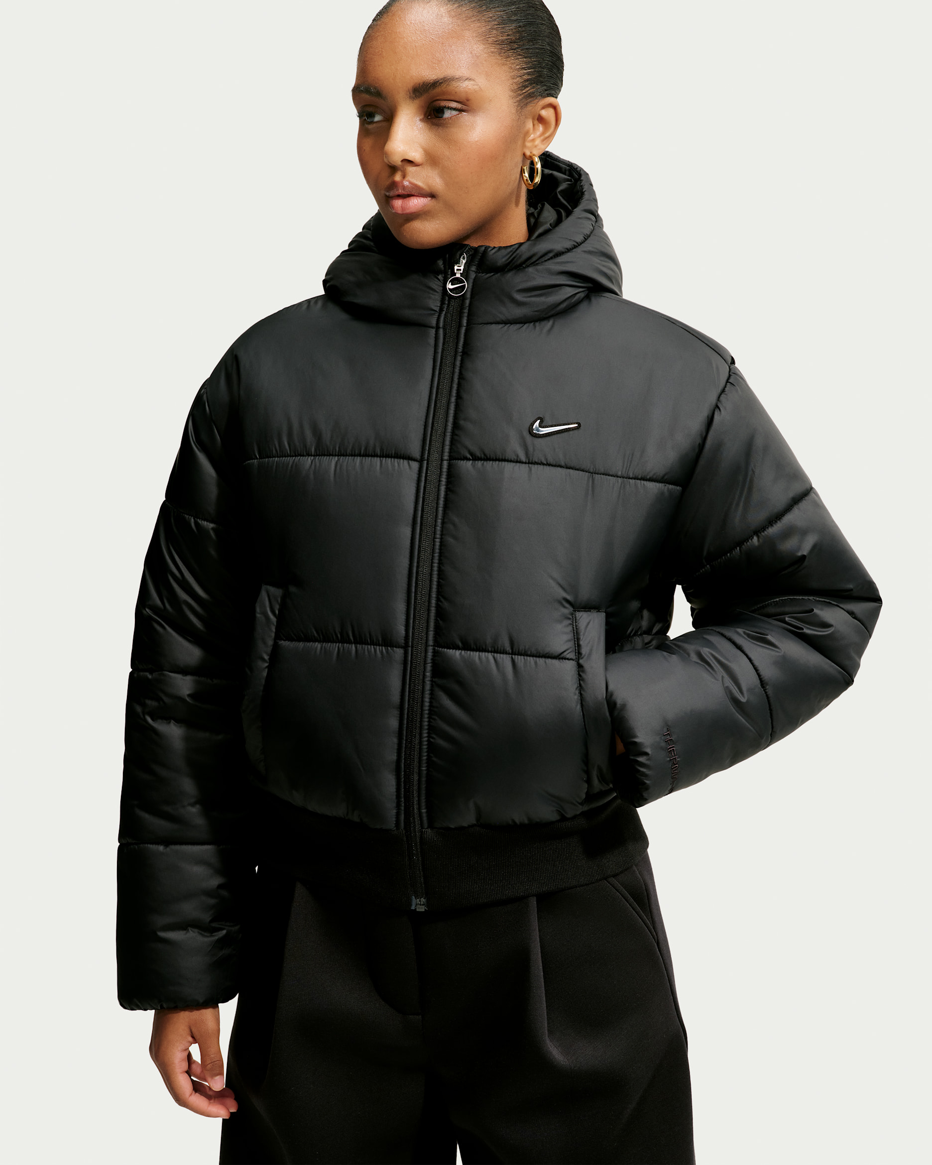 Giacca Loose Fit con cappuccio Therma-FIT Nike Sportswear Classic Puffer – Donna - Nero