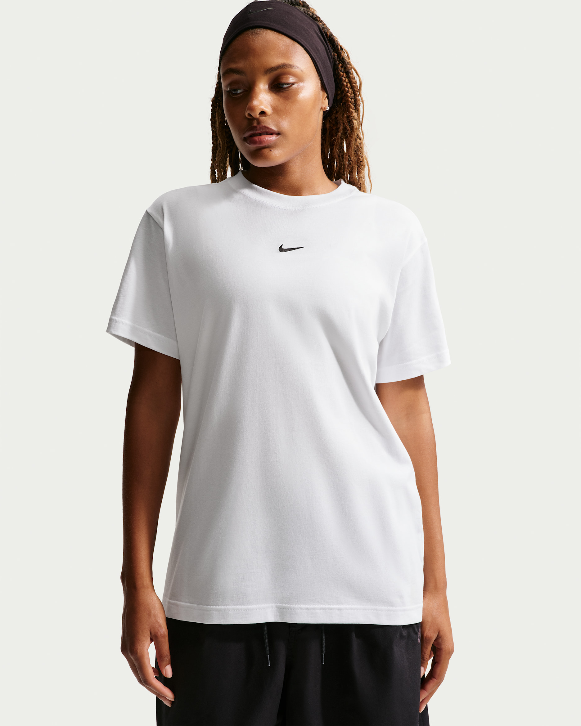 Nike Sportswear Classic Bol Kadın Tişörtü - Beyaz/Siyah