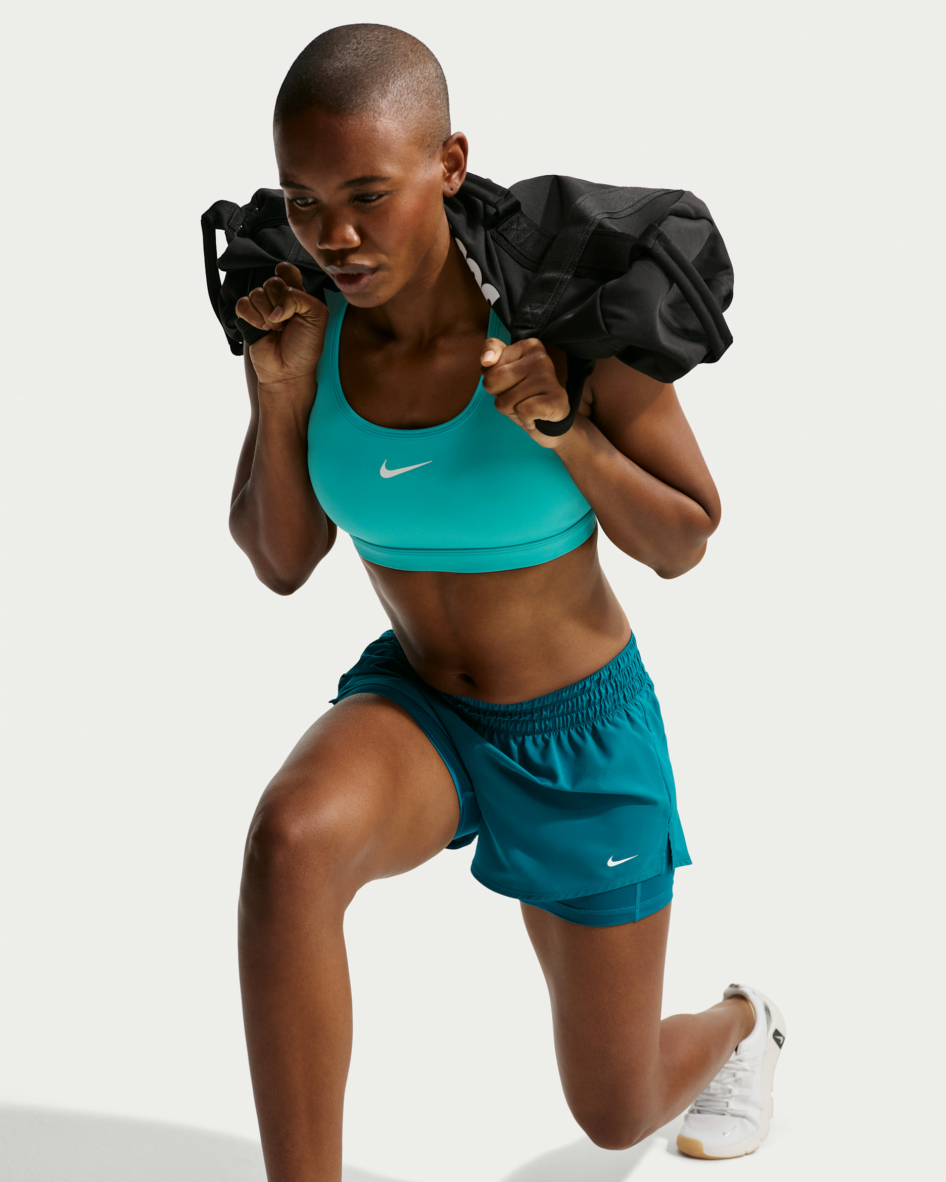 Nike Swoosh 中度支撐型女款襯墊運動內衣 - Energy/白色