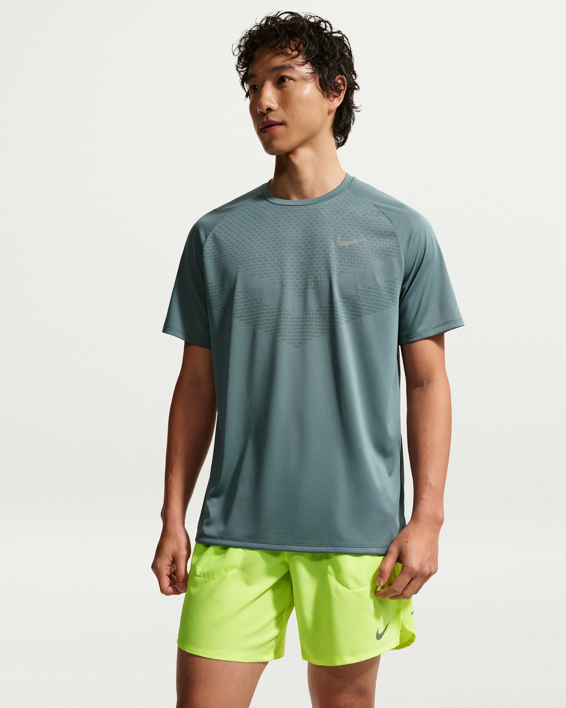 ナイキ ストライド メンズ Dri-FIT ADV ショートスリーブ ランニングトップ - ミネラルスレート