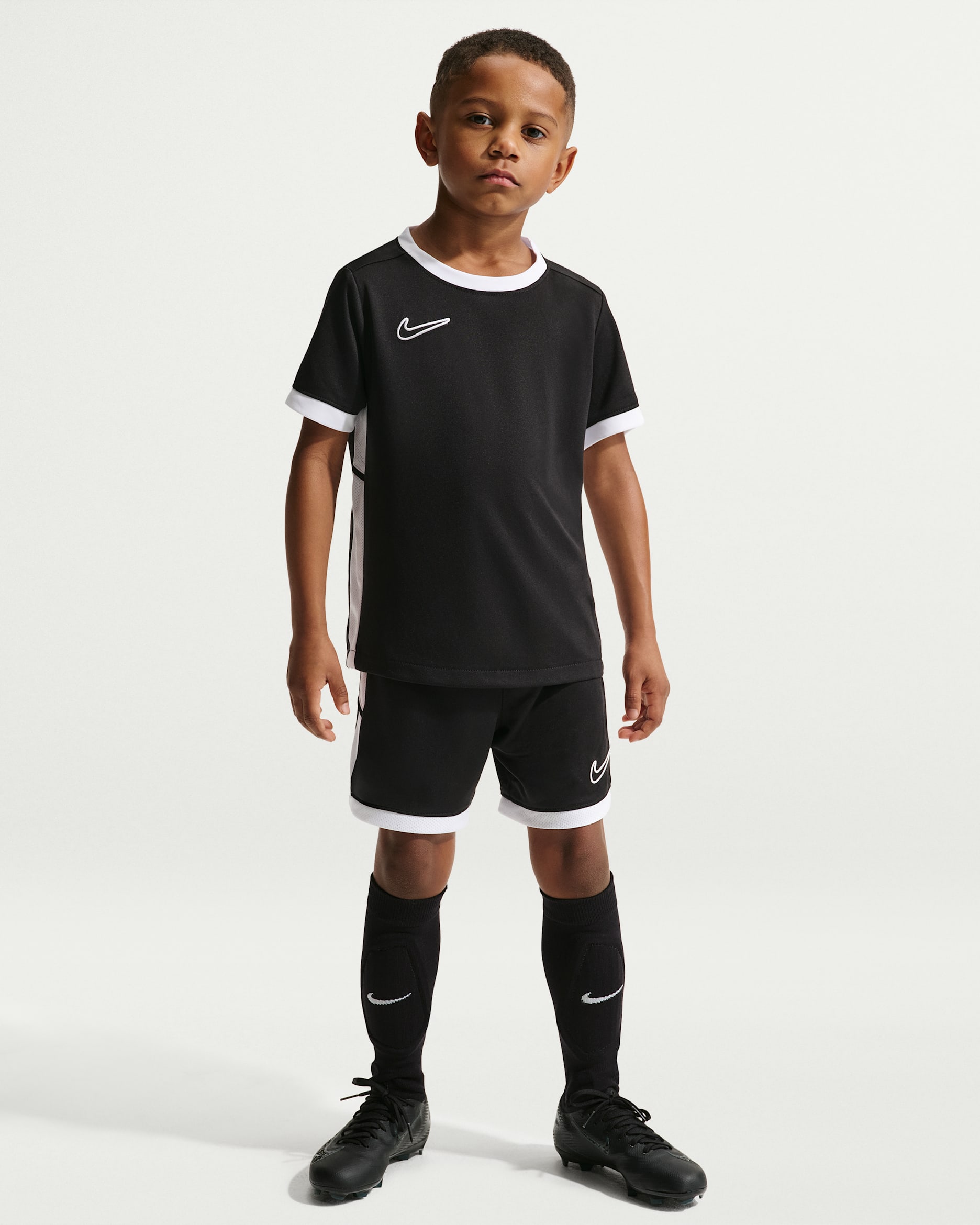 Conjunto de 2 piezas con shorts Dri-Fit Academy para niños talla pequeña Nike - Negro
