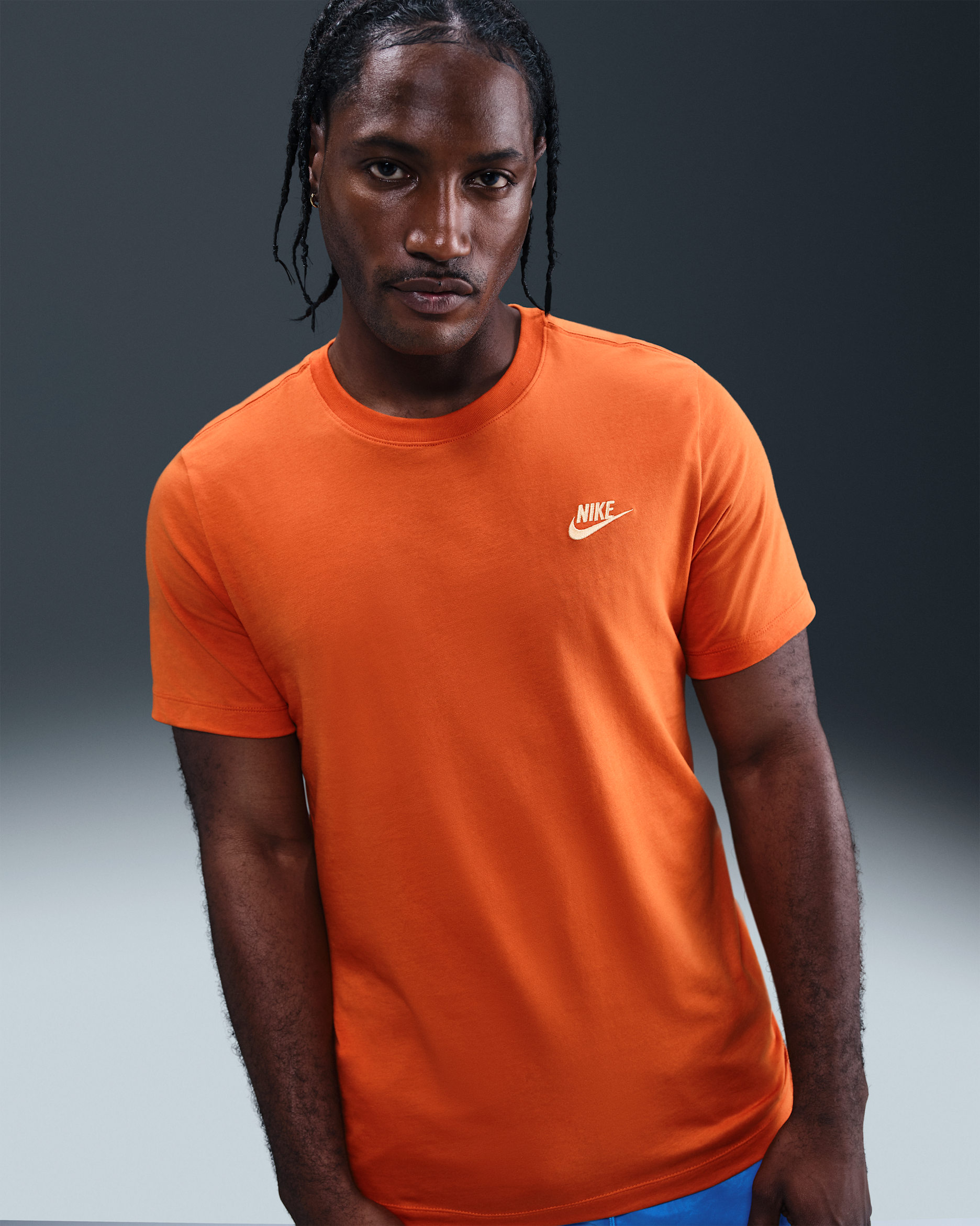 Playera para hombre Nike Sportswear Club - Naranja fogata