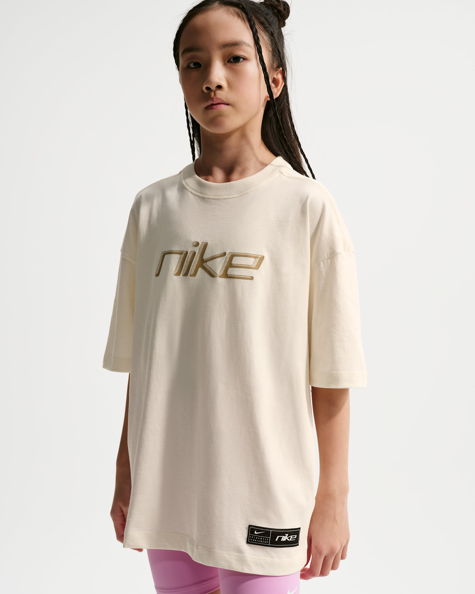 เสื้อยืดขนาดโอเวอร์ไซส์เด็กโต Nike Sportswear (หญิง) - Soft Pearl