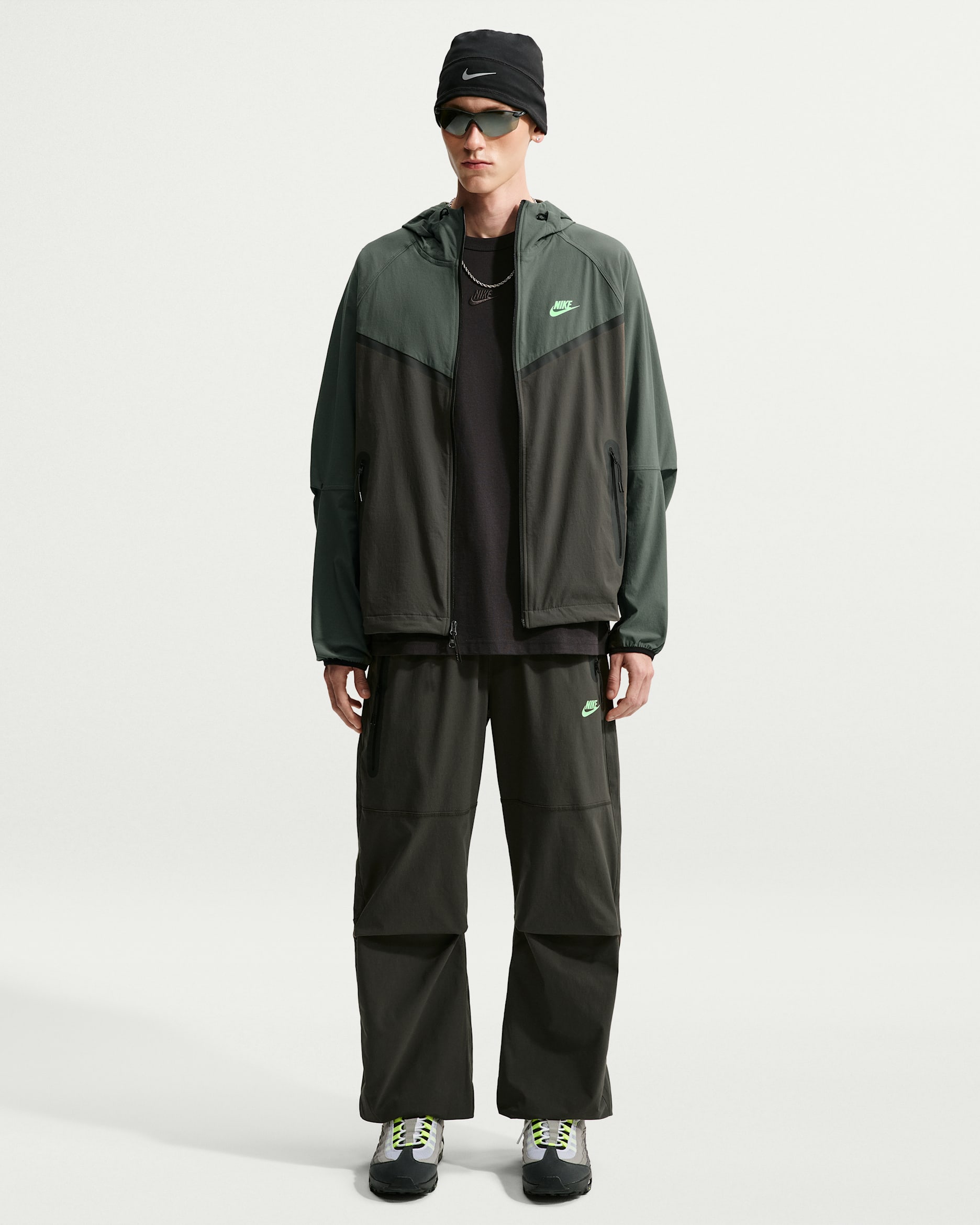 Nike Tech Men's Dri-FIT Woven Pants - Newsprint/Newsprint/Illusion Green