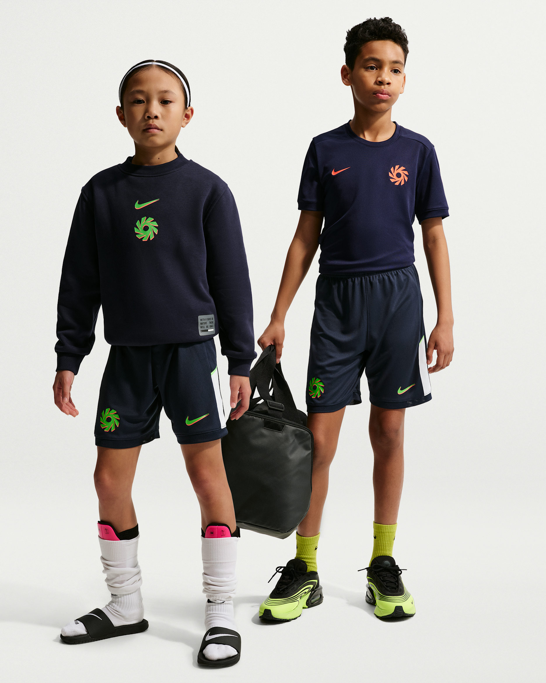 Shorts de futbol Nike Dri-FIT Academy Erling Haaland para niños talla grande - Obsidiana/Blanco/Verde strike/Verde strike