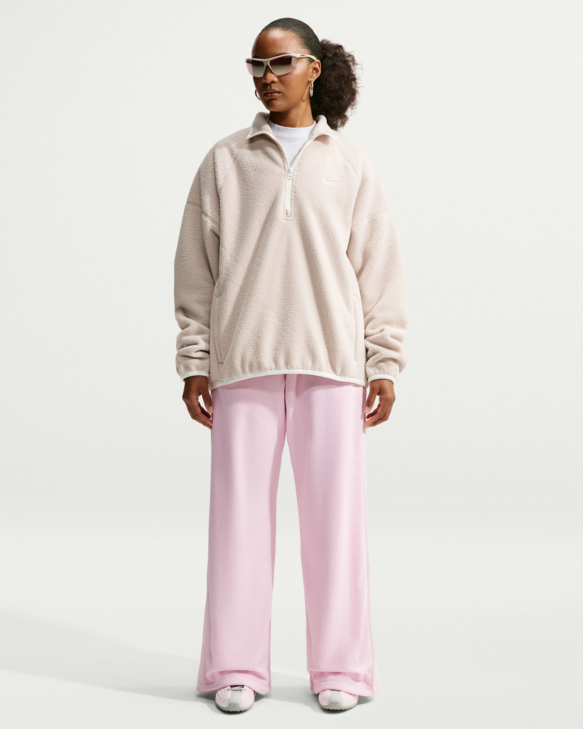 Pants de tiro medio Therma-FIT con dobladillo abierto para mujer Nike Sportswear - Espuma rosa/Vela/Vela/Vela