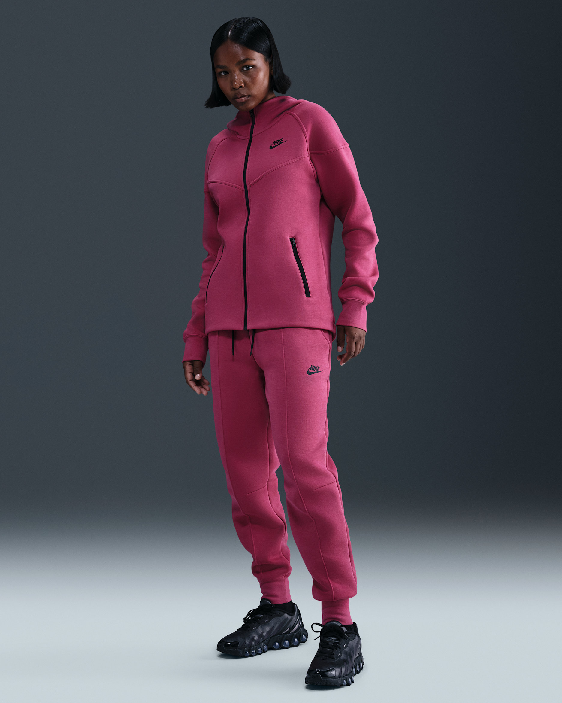 Joggers de tiro medio para mujer Nike Sportswear Tech Fleece - Remolacha dulce/Negro